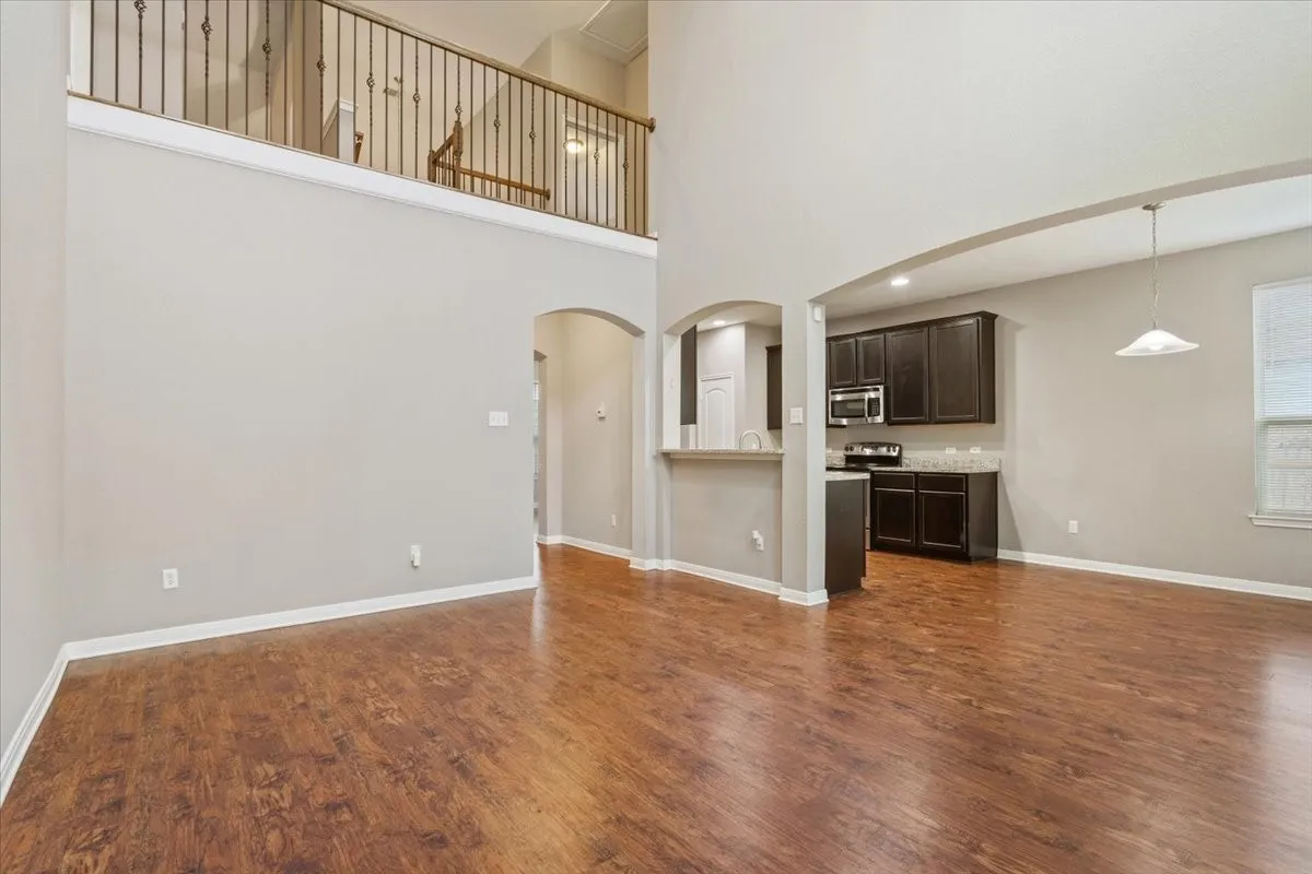Single Family Residence For Sale in Mc Lennan County , 10713 Burnham Dr, Waco, Texas 76708, 4 Bedroom, 3 Bathroom, 2 Garage spaces, 2,351 Sqft, built in 2015, Preowned, mls#21163177, Real Estate Agent in Waco, Homes For Sale in Mc Lennan county, Homes For Sale in Waco, Realtor in Waco Texas, Real Estate Brokerage Independent Realty Texas, Luminita Cordes Realtor
