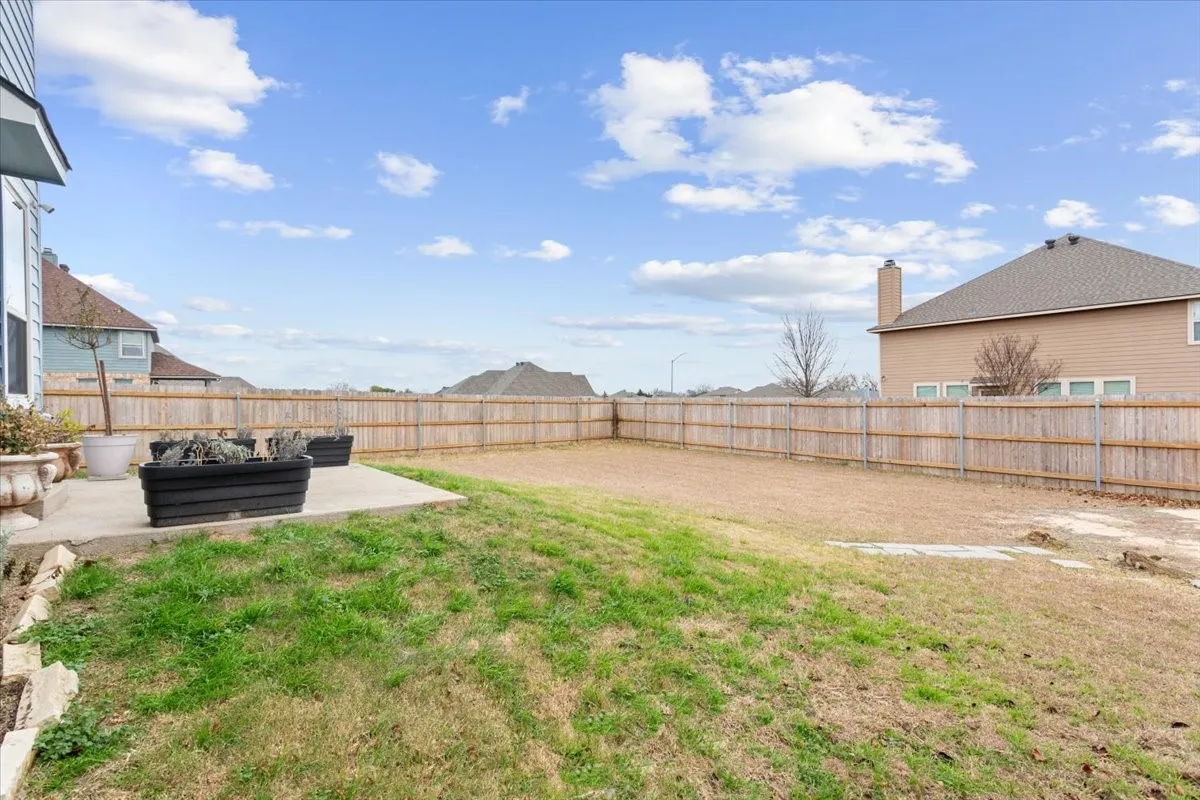 Single Family Residence For Sale in Mc Lennan County , 10713 Burnham Dr, Waco, Texas 76708, 4 Bedroom, 3 Bathroom, 2 Garage spaces, 2,351 Sqft, built in 2015, Preowned, mls#21163177, Real Estate Agent in Waco, Homes For Sale in Mc Lennan county, Homes For Sale in Waco, Realtor in Waco Texas, Real Estate Brokerage Independent Realty Texas, Luminita Cordes Realtor