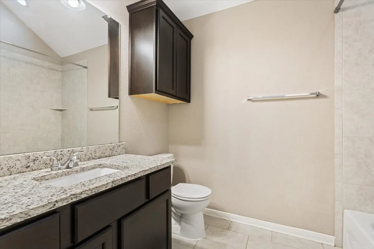 Single Family Residence For Sale in Mc Lennan County , 10713 Burnham Dr, Waco, Texas 76708, 4 Bedroom, 3 Bathroom, 2 Garage spaces, 2,351 Sqft, built in 2015, Preowned, mls#21163177, Real Estate Agent in Waco, Homes For Sale in Mc Lennan county, Homes For Sale in Waco, Realtor in Waco Texas, Real Estate Brokerage Independent Realty Texas, Luminita Cordes Realtor