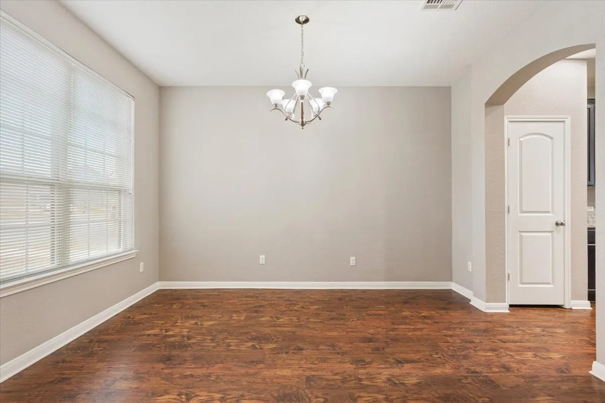 Single Family Residence For Sale in Mc Lennan County , 10713 Burnham Dr, Waco, Texas 76708, 4 Bedroom, 3 Bathroom, 2 Garage spaces, 2,351 Sqft, built in 2015, Preowned, mls#21163177, Real Estate Agent in Waco, Homes For Sale in Mc Lennan county, Homes For Sale in Waco, Realtor in Waco Texas, Real Estate Brokerage Independent Realty Texas, Luminita Cordes Realtor