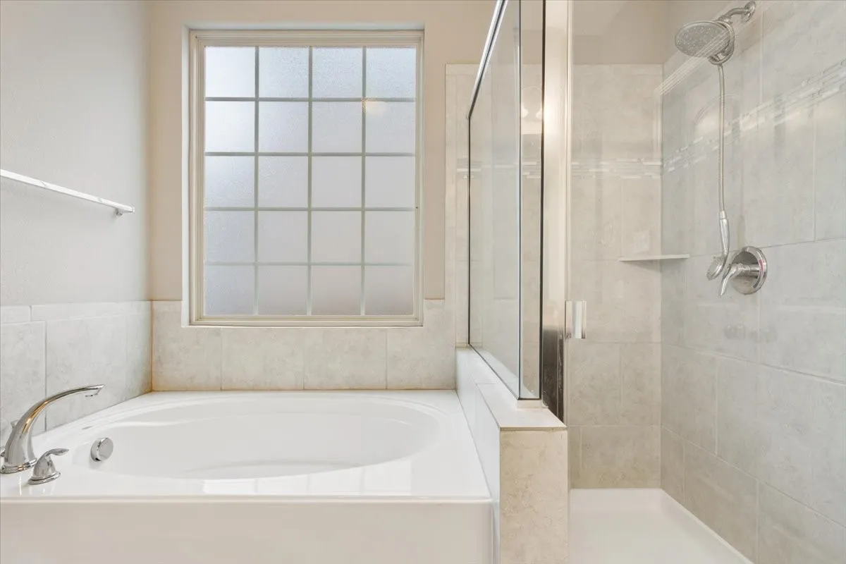Single Family Residence For Sale in Mc Lennan County , 10713 Burnham Dr, Waco, Texas 76708, 4 Bedroom, 3 Bathroom, 2 Garage spaces, 2,351 Sqft, built in 2015, Preowned, mls#21163177, Real Estate Agent in Waco, Homes For Sale in Mc Lennan county, Homes For Sale in Waco, Realtor in Waco Texas, Real Estate Brokerage Independent Realty Texas, Luminita Cordes Realtor