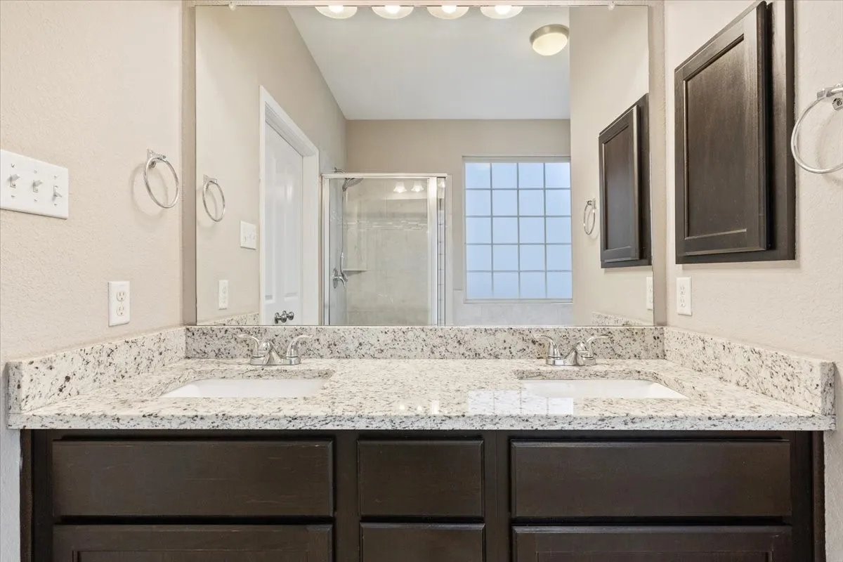 Single Family Residence For Sale in Mc Lennan County , 10713 Burnham Dr, Waco, Texas 76708, 4 Bedroom, 3 Bathroom, 2 Garage spaces, 2,351 Sqft, built in 2015, Preowned, mls#21163177, Real Estate Agent in Waco, Homes For Sale in Mc Lennan county, Homes For Sale in Waco, Realtor in Waco Texas, Real Estate Brokerage Independent Realty Texas, Luminita Cordes Realtor