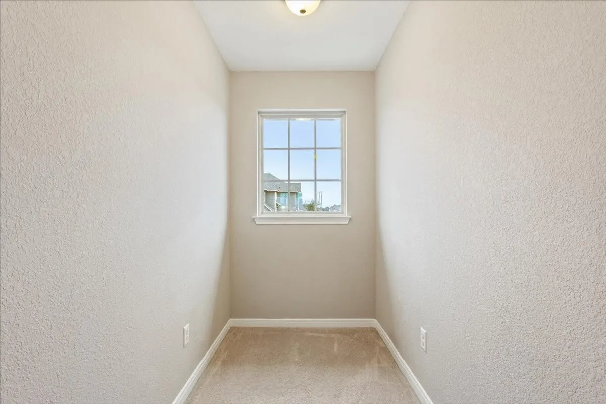 Single Family Residence For Sale in Mc Lennan County , 10713 Burnham Dr, Waco, Texas 76708, 4 Bedroom, 3 Bathroom, 2 Garage spaces, 2,351 Sqft, built in 2015, Preowned, mls#21163177, Real Estate Agent in Waco, Homes For Sale in Mc Lennan county, Homes For Sale in Waco, Realtor in Waco Texas, Real Estate Brokerage Independent Realty Texas, Luminita Cordes Realtor