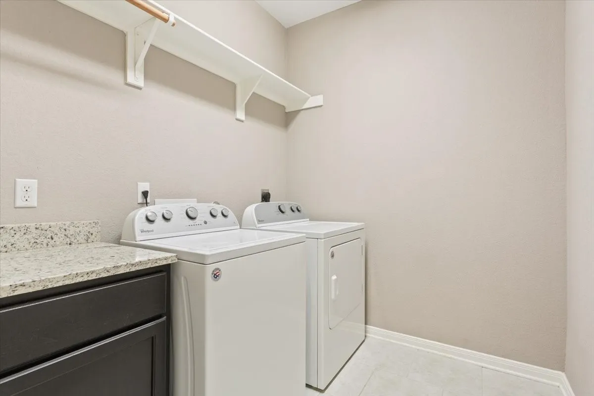 Single Family Residence For Sale in Mc Lennan County , 10713 Burnham Dr, Waco, Texas 76708, 4 Bedroom, 3 Bathroom, 2 Garage spaces, 2,351 Sqft, built in 2015, Preowned, mls#21163177, Real Estate Agent in Waco, Homes For Sale in Mc Lennan county, Homes For Sale in Waco, Realtor in Waco Texas, Real Estate Brokerage Independent Realty Texas, Luminita Cordes Realtor