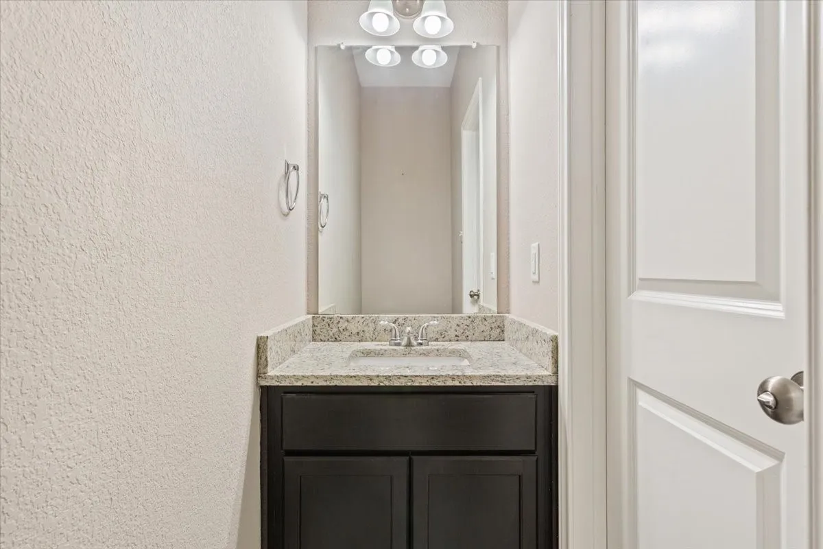 Single Family Residence For Sale in Mc Lennan County , 10713 Burnham Dr, Waco, Texas 76708, 4 Bedroom, 3 Bathroom, 2 Garage spaces, 2,351 Sqft, built in 2015, Preowned, mls#21163177, Real Estate Agent in Waco, Homes For Sale in Mc Lennan county, Homes For Sale in Waco, Realtor in Waco Texas, Real Estate Brokerage Independent Realty Texas, Luminita Cordes Realtor