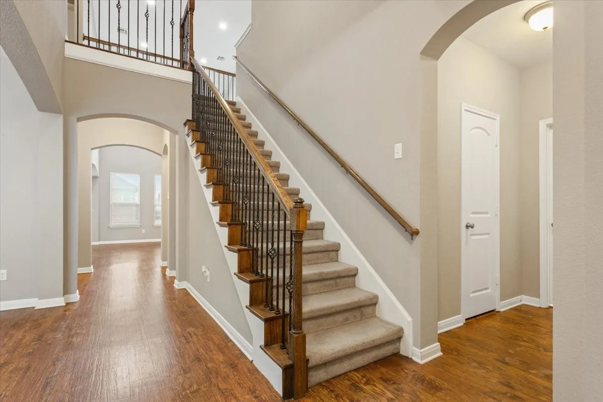Single Family Residence For Sale in Mc Lennan County , 10713 Burnham Dr, Waco, Texas 76708, 4 Bedroom, 3 Bathroom, 2 Garage spaces, 2,351 Sqft, built in 2015, Preowned, mls#21163177, Real Estate Agent in Waco, Homes For Sale in Mc Lennan county, Homes For Sale in Waco, Realtor in Waco Texas, Real Estate Brokerage Independent Realty Texas, Luminita Cordes Realtor