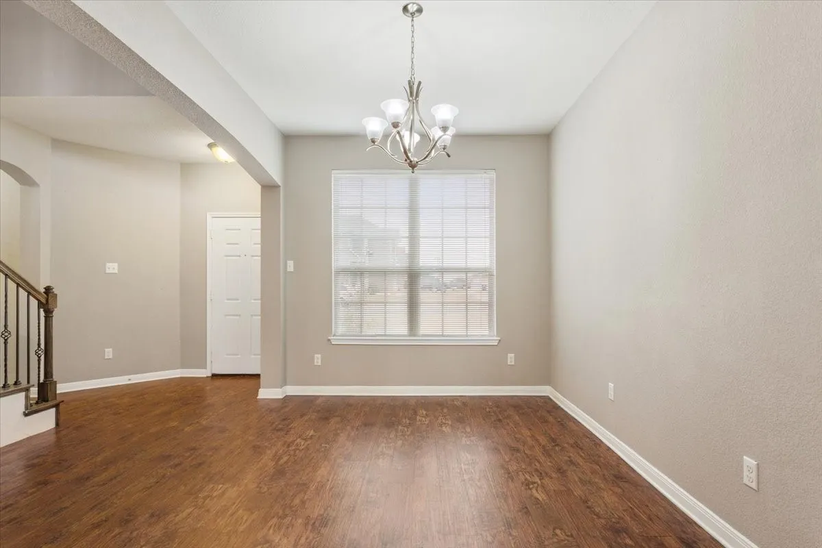 Single Family Residence For Sale in Mc Lennan County , 10713 Burnham Dr, Waco, Texas 76708, 4 Bedroom, 3 Bathroom, 2 Garage spaces, 2,351 Sqft, built in 2015, Preowned, mls#21163177, Real Estate Agent in Waco, Homes For Sale in Mc Lennan county, Homes For Sale in Waco, Realtor in Waco Texas, Real Estate Brokerage Independent Realty Texas, Luminita Cordes Realtor