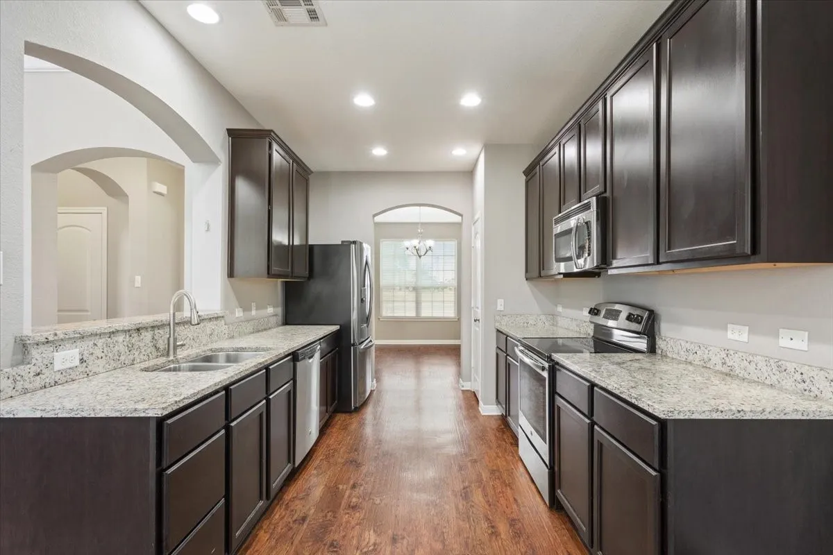 Single Family Residence For Sale in Mc Lennan County , 10713 Burnham Dr, Waco, Texas 76708, 4 Bedroom, 3 Bathroom, 2 Garage spaces, 2,351 Sqft, built in 2015, Preowned, mls#21163177, Real Estate Agent in Waco, Homes For Sale in Mc Lennan county, Homes For Sale in Waco, Realtor in Waco Texas, Real Estate Brokerage Independent Realty Texas, Luminita Cordes Realtor