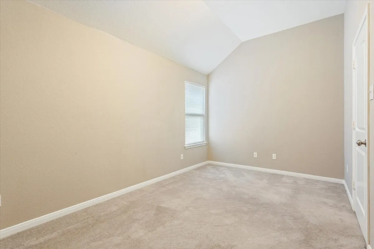 Single Family Residence For Sale in Mc Lennan County , 10713 Burnham Dr, Waco, Texas 76708, 4 Bedroom, 3 Bathroom, 2 Garage spaces, 2,351 Sqft, built in 2015, Preowned, mls#21163177, Real Estate Agent in Waco, Homes For Sale in Mc Lennan county, Homes For Sale in Waco, Realtor in Waco Texas, Real Estate Brokerage Independent Realty Texas, Luminita Cordes Realtor