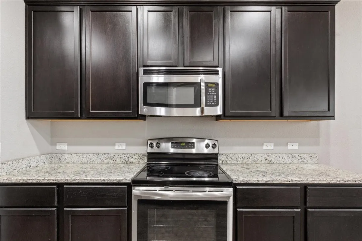 Single Family Residence For Sale in Mc Lennan County , 10713 Burnham Dr, Waco, Texas 76708, 4 Bedroom, 3 Bathroom, 2 Garage spaces, 2,351 Sqft, built in 2015, Preowned, mls#21163177, Real Estate Agent in Waco, Homes For Sale in Mc Lennan county, Homes For Sale in Waco, Realtor in Waco Texas, Real Estate Brokerage Independent Realty Texas, Luminita Cordes Realtor