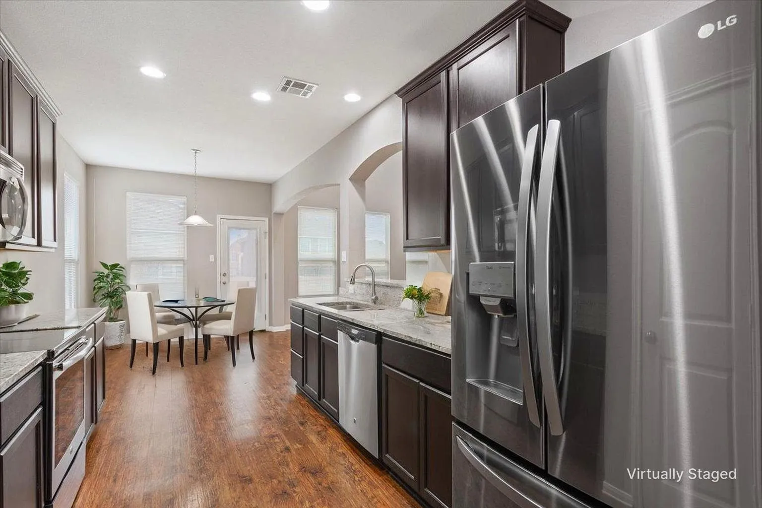 Single Family Residence For Sale in Mc Lennan County , 10713 Burnham Dr, Waco, Texas 76708, 4 Bedroom, 3 Bathroom, 2 Garage spaces, 2,351 Sqft, built in 2015, Preowned, mls#21163177, Real Estate Agent in Waco, Homes For Sale in Mc Lennan county, Homes For Sale in Waco, Realtor in Waco Texas, Real Estate Brokerage Independent Realty Texas, Luminita Cordes Realtor