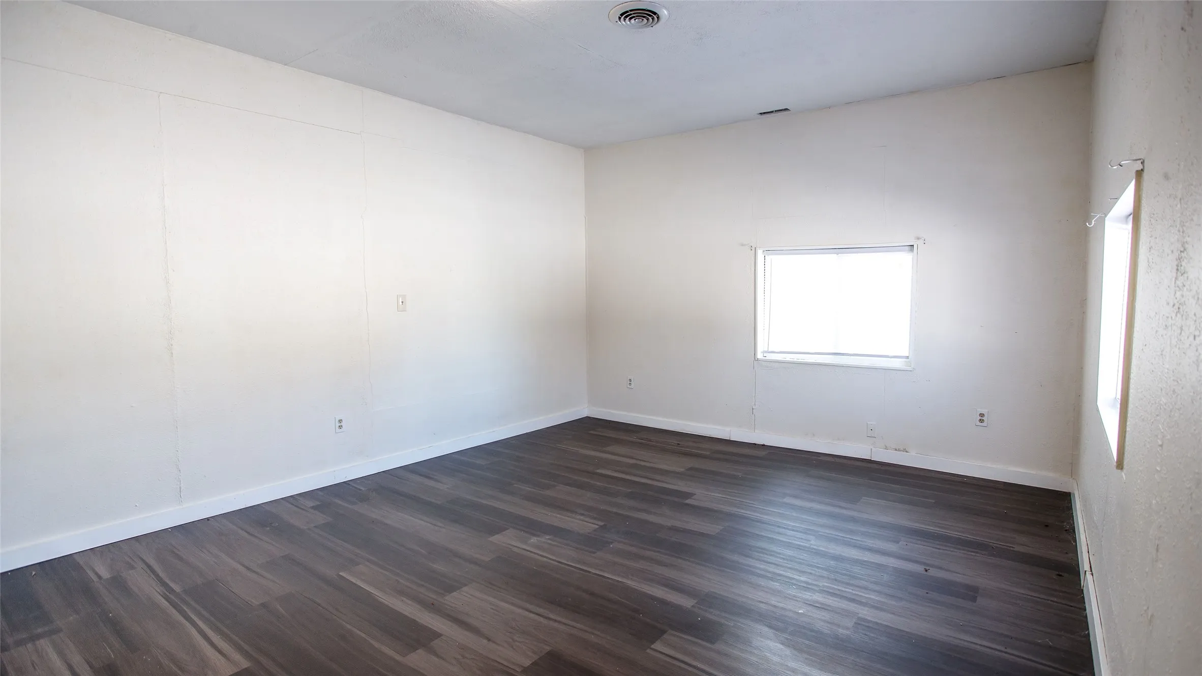 Single Family Residence For Sale in Young County , 603 W Bloodworth, Olney, Texas 76374, 2 Bedrooms, 1 Bathroom, Garage spaces, 1,134 Sqft, built in 1950, Price $79,000, mls#21165110, Real Estate Agent in Olney, Homes For Sale in Young county, Homes For Sale in Olney, Realtor in Olney Texas, Real Estate Brokerage Independent Realty Texas, Luminita Cordes Realtor