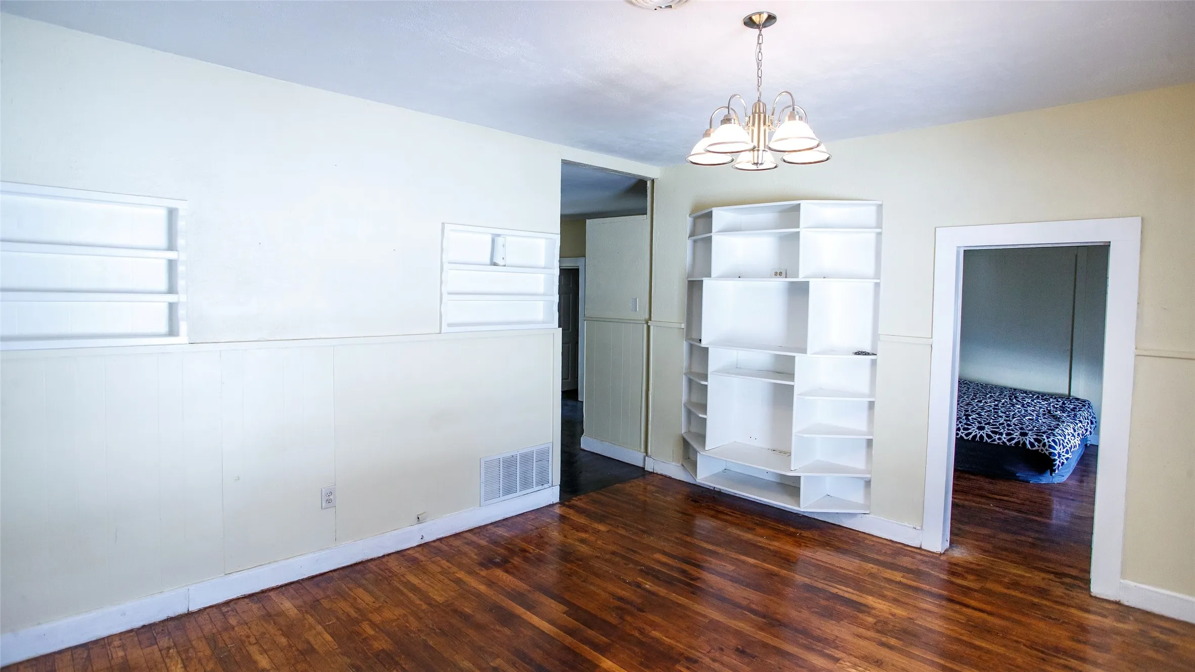 Single Family Residence For Sale in Young County , 603 W Bloodworth, Olney, Texas 76374, 2 Bedrooms, 1 Bathroom, Garage spaces, 1,134 Sqft, built in 1950, Price $79,000, mls#21165110, Real Estate Agent in Olney, Homes For Sale in Young county, Homes For Sale in Olney, Realtor in Olney Texas, Real Estate Brokerage Independent Realty Texas, Luminita Cordes Realtor