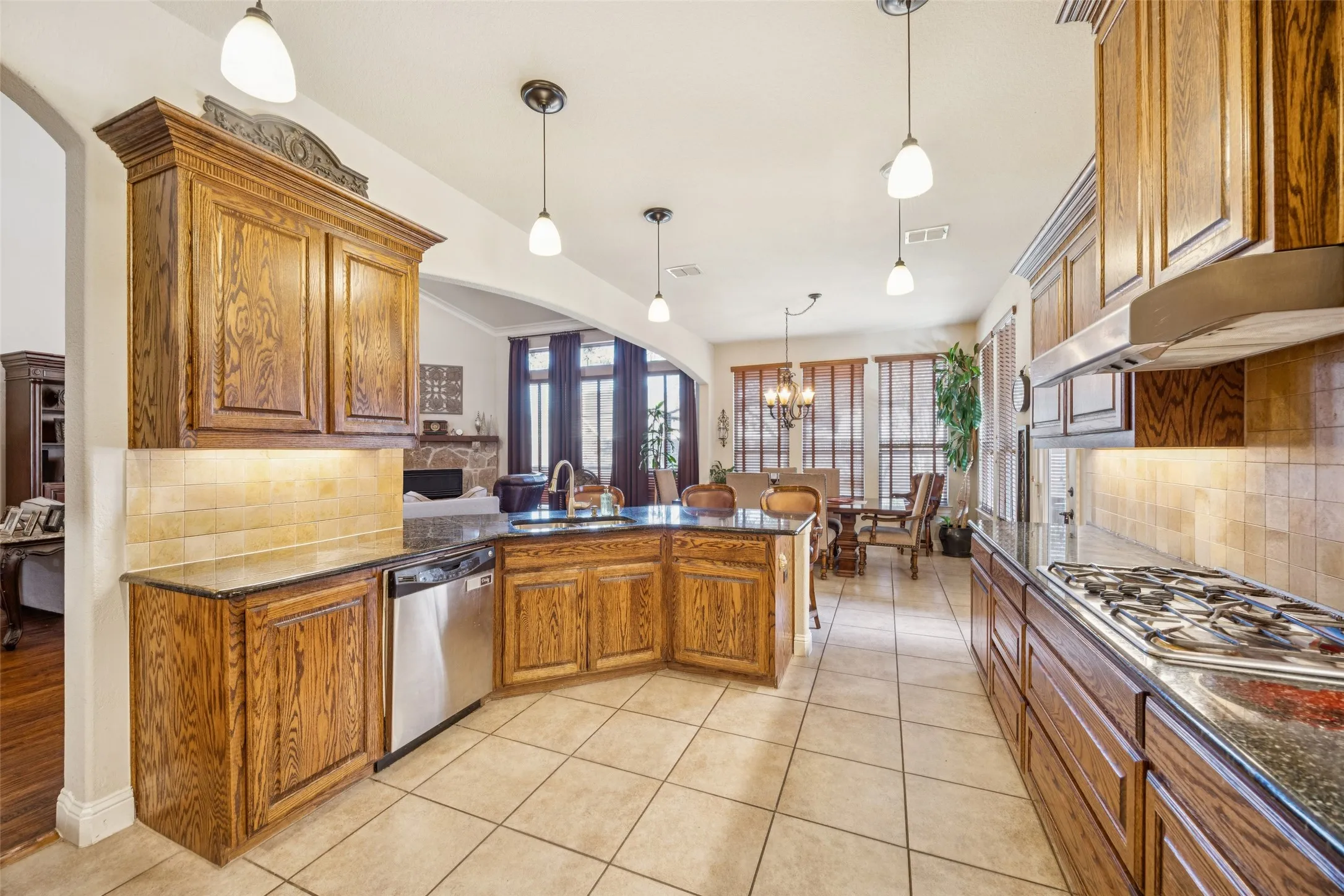 Single Family Residence For Sale in Collin County , 2260 Richmond Lane, Allen, Texas 75013, 5 Bedroom, 4 Bathroom, 3 Garage spaces, 4,025 Sqft, built in 2009, Preowned, mls#21160968, Real Estate Agent in Allen, Homes For Sale in Collin county, Homes For Sale in Allen, Realtor in Allen Texas, Real Estate Brokerage Independent Realty Texas, Luminita Cordes Realtor