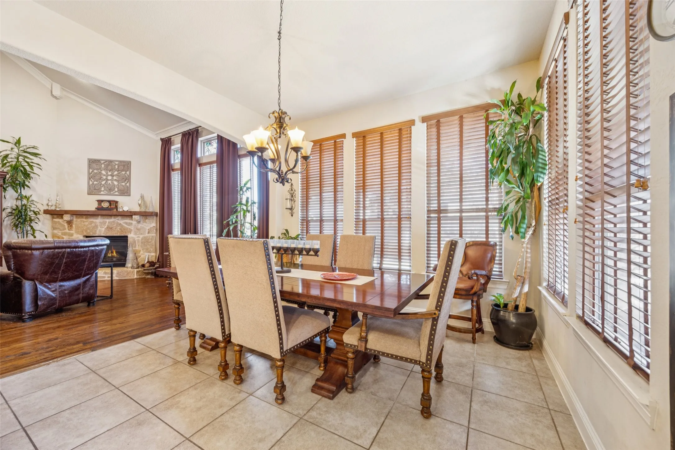 Single Family Residence For Sale in Collin County , 2260 Richmond Lane, Allen, Texas 75013, 5 Bedroom, 4 Bathroom, 3 Garage spaces, 4,025 Sqft, built in 2009, Preowned, mls#21160968, Real Estate Agent in Allen, Homes For Sale in Collin county, Homes For Sale in Allen, Realtor in Allen Texas, Real Estate Brokerage Independent Realty Texas, Luminita Cordes Realtor