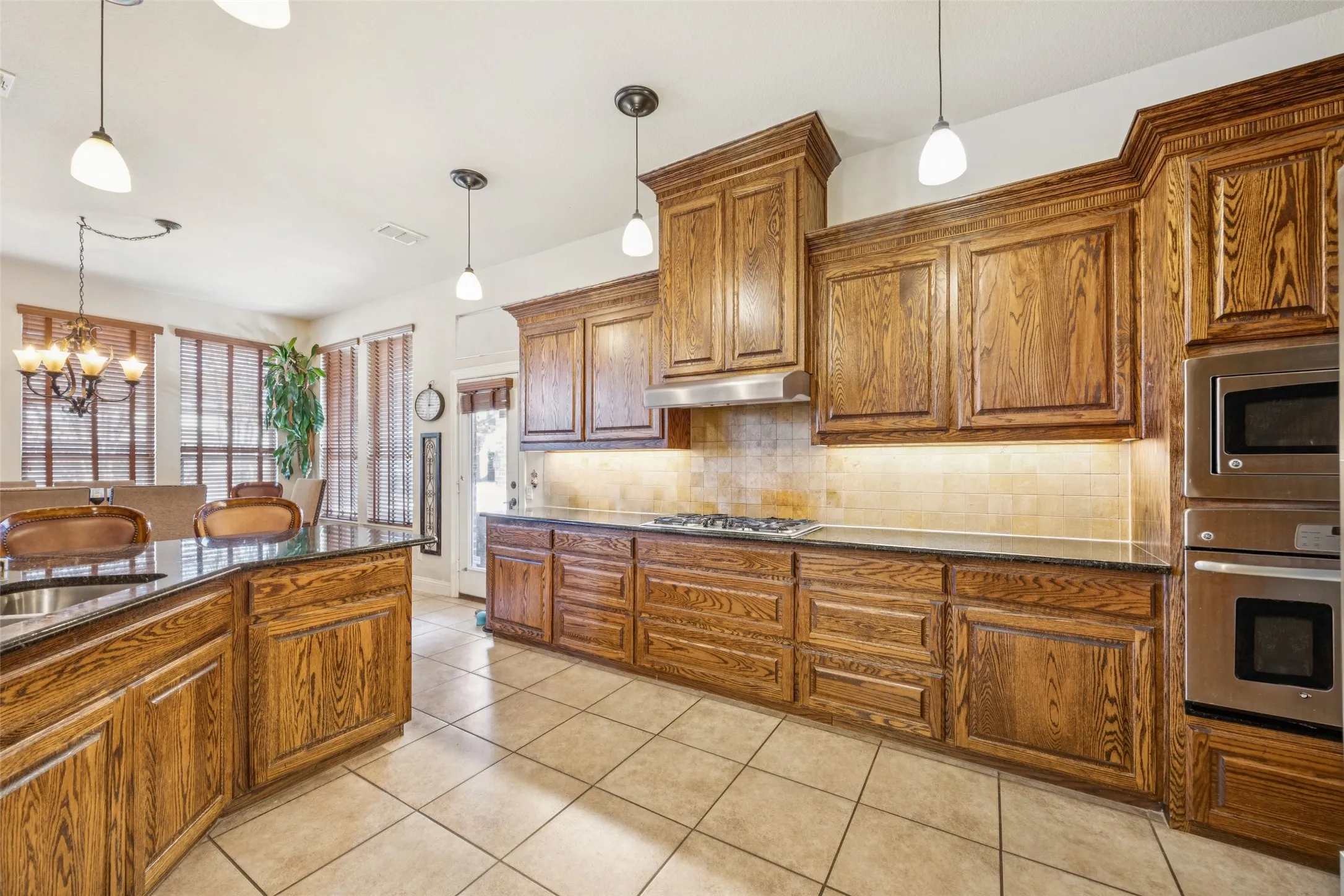 Single Family Residence For Sale in Collin County , 2260 Richmond Lane, Allen, Texas 75013, 5 Bedroom, 4 Bathroom, 3 Garage spaces, 4,025 Sqft, built in 2009, Preowned, mls#21160968, Real Estate Agent in Allen, Homes For Sale in Collin county, Homes For Sale in Allen, Realtor in Allen Texas, Real Estate Brokerage Independent Realty Texas, Luminita Cordes Realtor