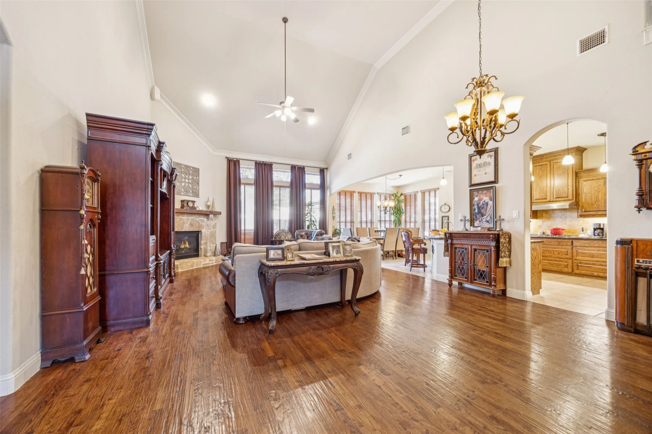 Single Family Residence For Sale in Collin County , 2260 Richmond Lane, Allen, Texas 75013, 5 Bedroom, 4 Bathroom, 3 Garage spaces, 4,025 Sqft, built in 2009, Preowned, mls#21160968, Real Estate Agent in Allen, Homes For Sale in Collin county, Homes For Sale in Allen, Realtor in Allen Texas, Real Estate Brokerage Independent Realty Texas, Luminita Cordes Realtor