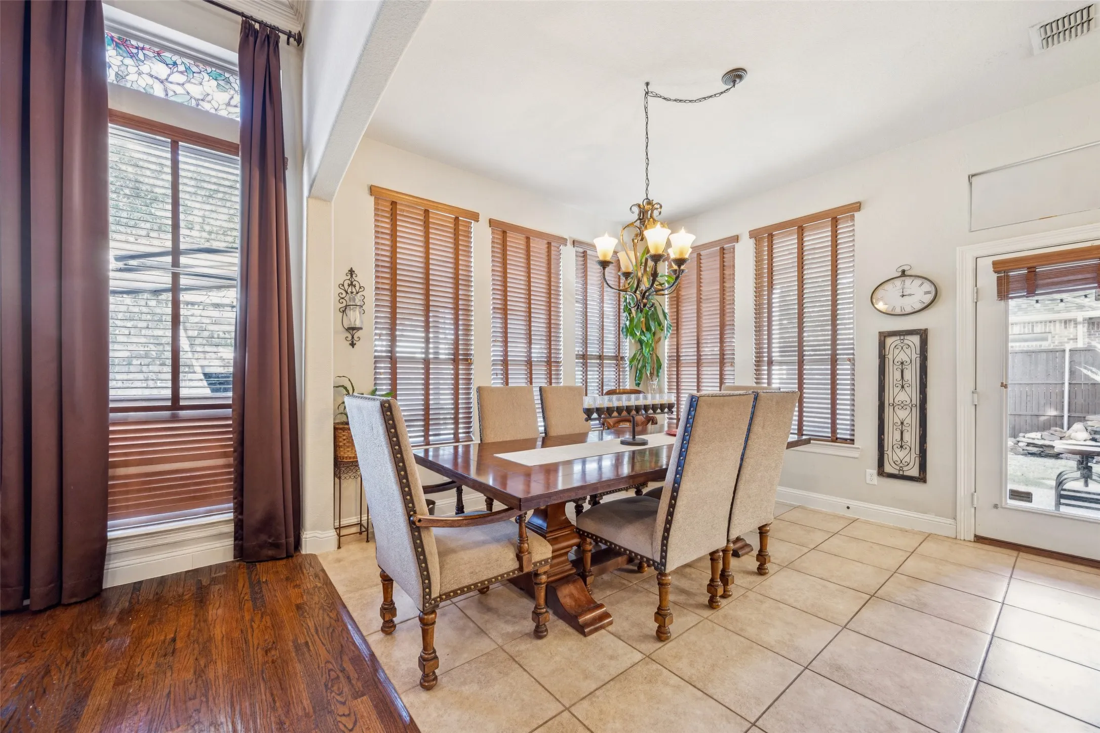 Single Family Residence For Sale in Collin County , 2260 Richmond Lane, Allen, Texas 75013, 5 Bedroom, 4 Bathroom, 3 Garage spaces, 4,025 Sqft, built in 2009, Preowned, mls#21160968, Real Estate Agent in Allen, Homes For Sale in Collin county, Homes For Sale in Allen, Realtor in Allen Texas, Real Estate Brokerage Independent Realty Texas, Luminita Cordes Realtor