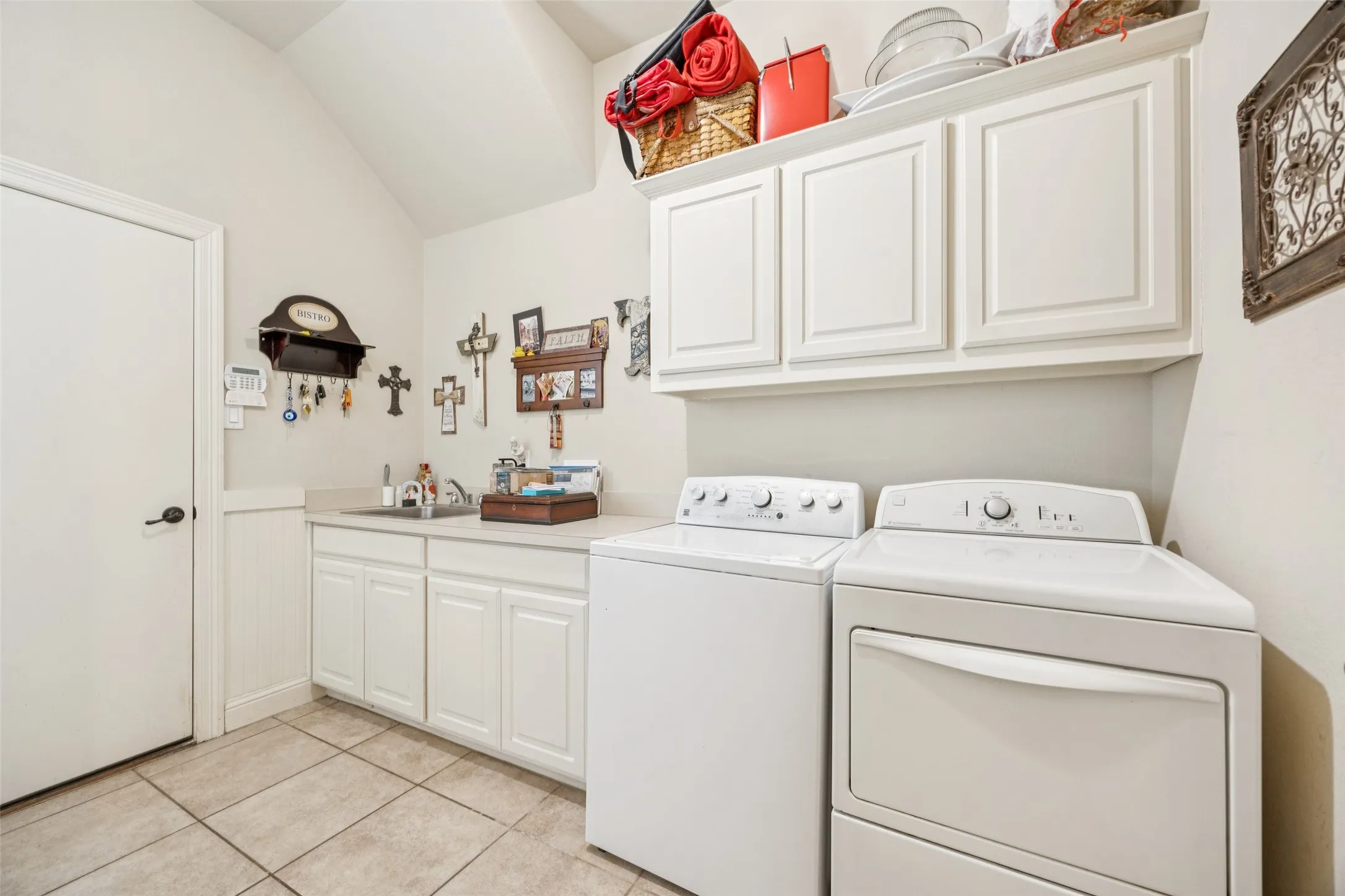Single Family Residence For Sale in Collin County , 2260 Richmond Lane, Allen, Texas 75013, 5 Bedroom, 4 Bathroom, 3 Garage spaces, 4,025 Sqft, built in 2009, Preowned, mls#21160968, Real Estate Agent in Allen, Homes For Sale in Collin county, Homes For Sale in Allen, Realtor in Allen Texas, Real Estate Brokerage Independent Realty Texas, Luminita Cordes Realtor