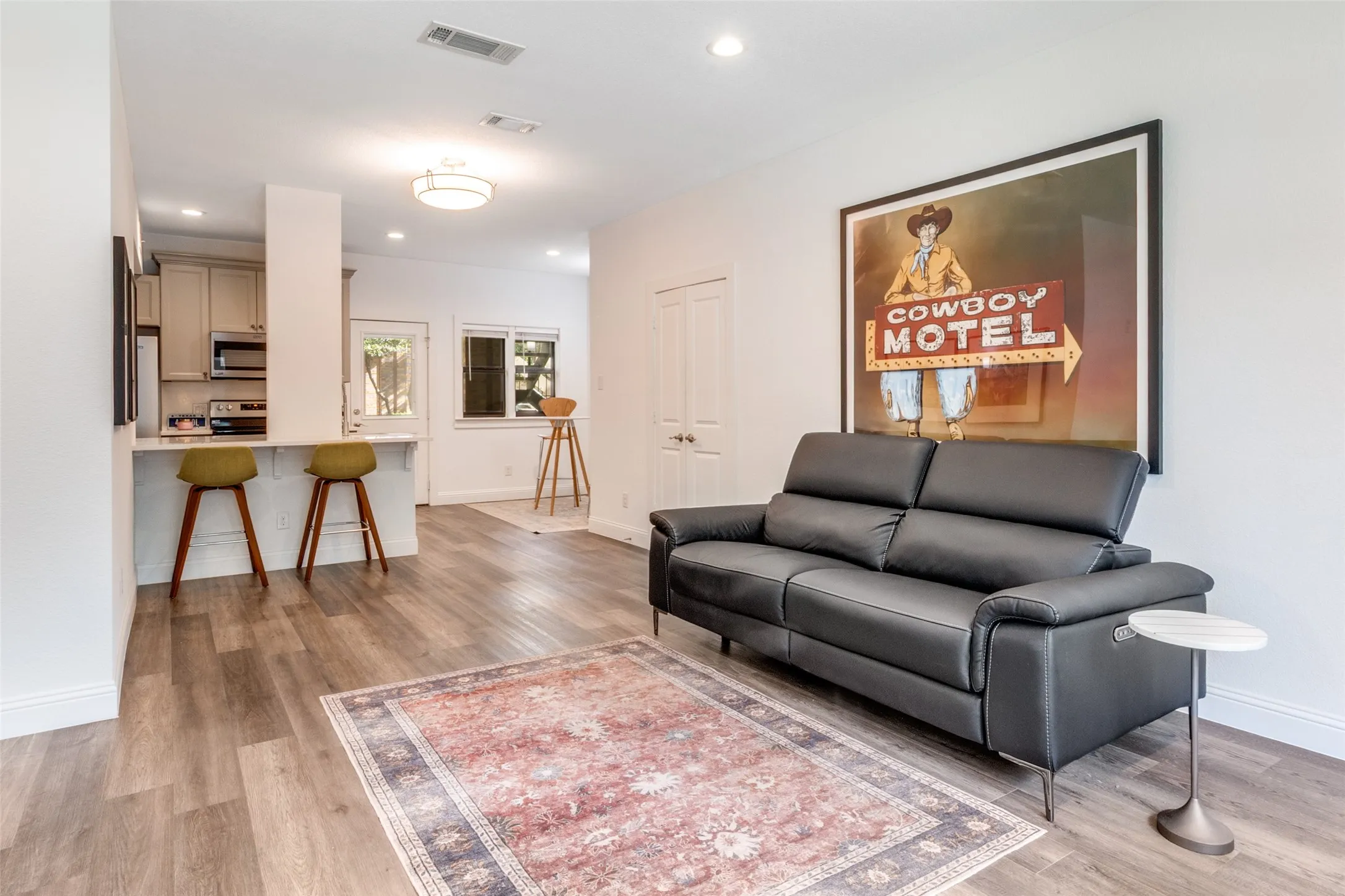 Condominium For Sale in Dallas County , 10750 Park Village Place A, Dallas, Texas 75230, 1 Bedroom, 1 Bathroom, Garage spaces, 846 Sqft, built in 1969, Preowned, mls#21162136, Real Estate Agent in Dallas, Homes For Sale in Dallas county, Homes For Sale in Dallas, Realtor in Dallas Texas, Real Estate Brokerage Independent Realty Texas, Luminita Cordes Realtor