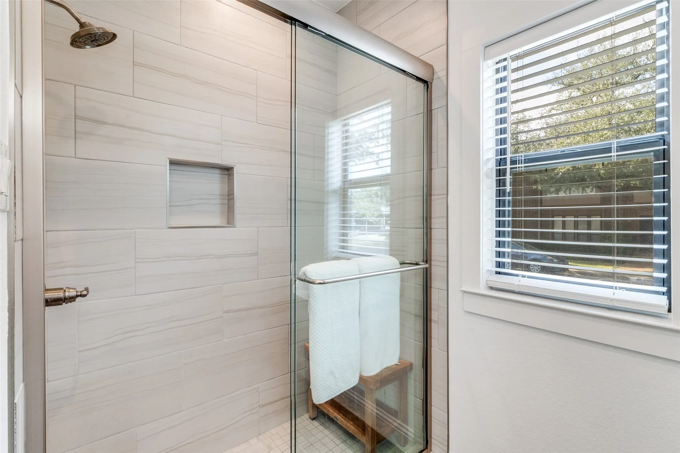 Condominium For Sale in Dallas County , 10750 Park Village Place A, Dallas, Texas 75230, 1 Bedroom, 1 Bathroom, Garage spaces, 846 Sqft, built in 1969, Preowned, mls#21162136, Real Estate Agent in Dallas, Homes For Sale in Dallas county, Homes For Sale in Dallas, Realtor in Dallas Texas, Real Estate Brokerage Independent Realty Texas, Luminita Cordes Realtor
