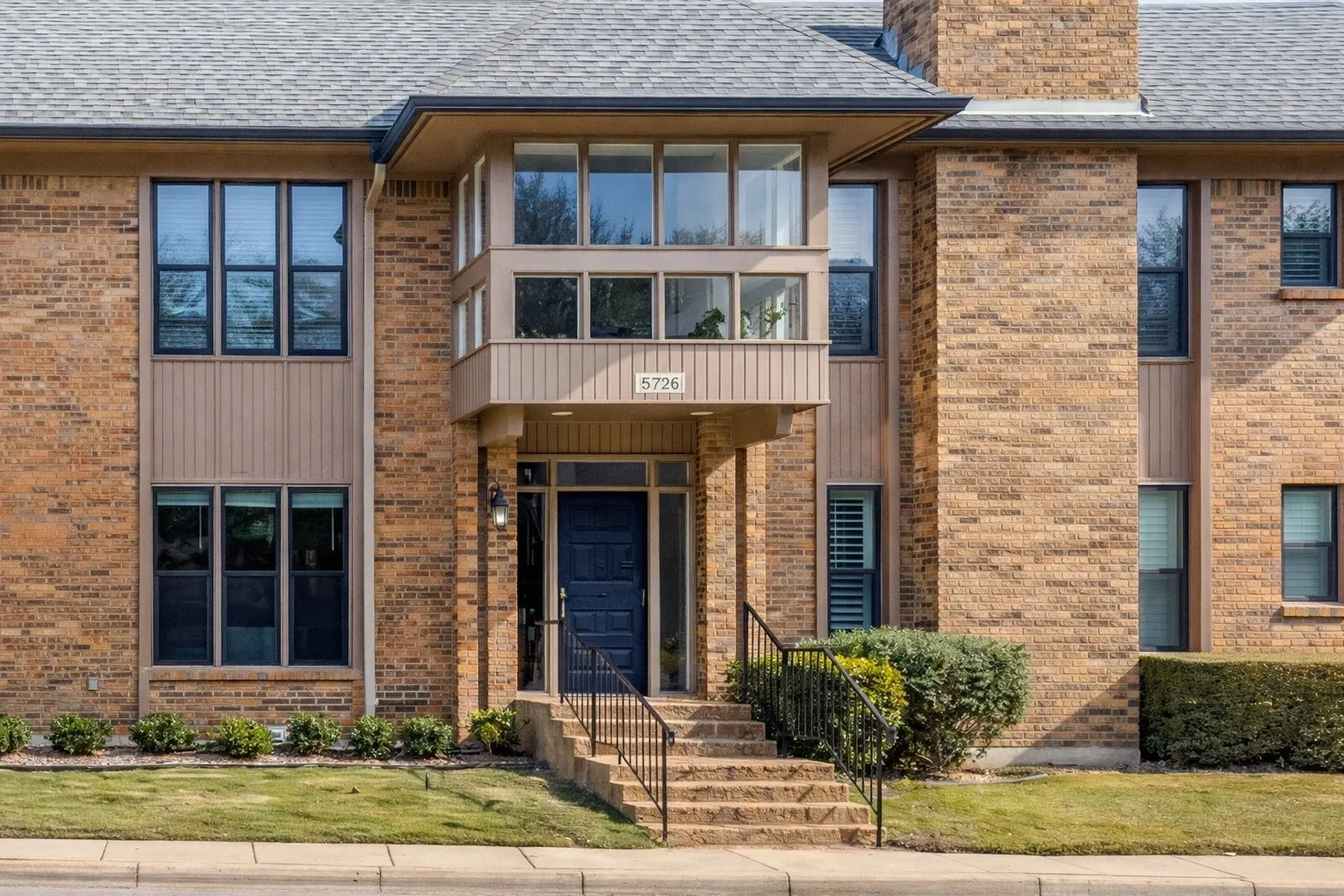Condominium For Sale in Dallas County , 10750 Park Village Place A, Dallas, Texas 75230, 1 Bedroom, 1 Bathroom, Garage spaces, 846 Sqft, built in 1969, Preowned, mls#21162136, Real Estate Agent in Dallas, Homes For Sale in Dallas county, Homes For Sale in Dallas, Realtor in Dallas Texas, Real Estate Brokerage Independent Realty Texas, Luminita Cordes Realtor