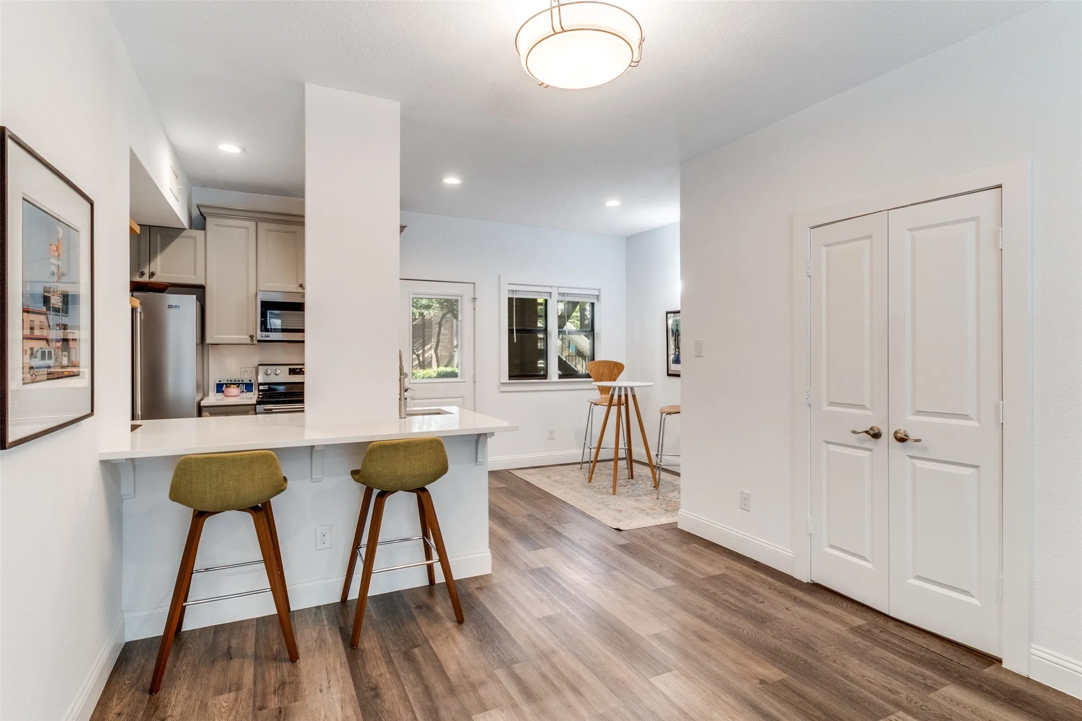 Condominium For Sale in Dallas County , 10750 Park Village Place A, Dallas, Texas 75230, 1 Bedroom, 1 Bathroom, Garage spaces, 846 Sqft, built in 1969, Preowned, mls#21162136, Real Estate Agent in Dallas, Homes For Sale in Dallas county, Homes For Sale in Dallas, Realtor in Dallas Texas, Real Estate Brokerage Independent Realty Texas, Luminita Cordes Realtor