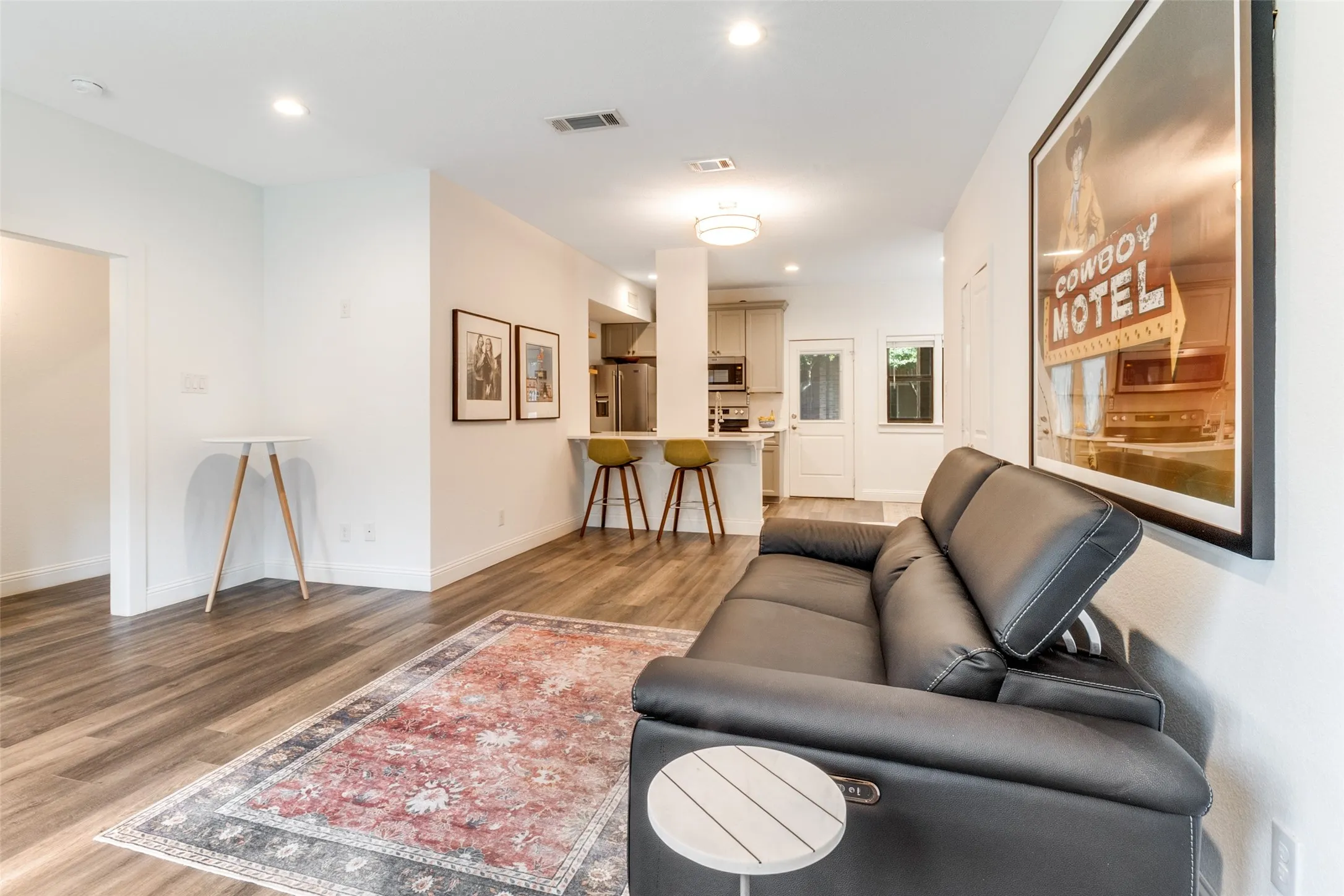 Condominium For Sale in Dallas County , 10750 Park Village Place A, Dallas, Texas 75230, 1 Bedroom, 1 Bathroom, Garage spaces, 846 Sqft, built in 1969, Preowned, mls#21162136, Real Estate Agent in Dallas, Homes For Sale in Dallas county, Homes For Sale in Dallas, Realtor in Dallas Texas, Real Estate Brokerage Independent Realty Texas, Luminita Cordes Realtor