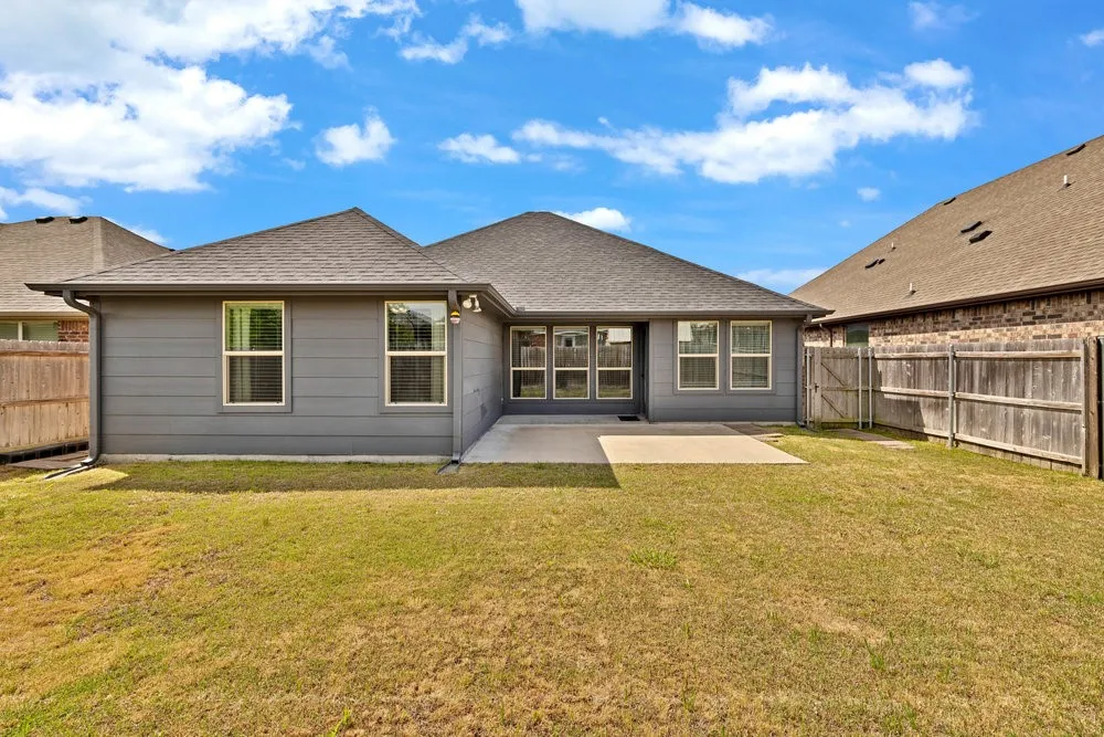 Single Family Residence For Sale in Hunt County , 118 Cherokee Street, Greenville, Texas 75402, 3 Bedroom, 2 Bathroom, 2 Garage spaces, 1,442 Sqft, built in 2017, Preowned, mls#21165199, Real Estate Agent in Greenville, Homes For Sale in Hunt county, Homes For Sale in Greenville, Realtor in Greenville Texas, Real Estate Brokerage Independent Realty Texas, Luminita Cordes Realtor