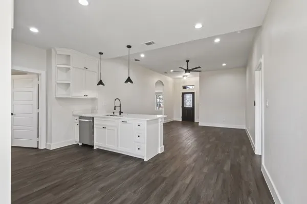 Single Family Residence For Sale in Hunt County , 612 N US Highway 69, Celeste, Texas 75423, 3 Bedrooms, 2 Bathrooms, 2 Garage spaces, 1,433 Sqft, built in 2024, Price $270,000, mls#21165413, Real Estate Agent in Celeste, Homes For Sale in Hunt county, Homes For Sale in Celeste, Realtor in Celeste Texas, Real Estate Brokerage Independent Realty Texas, Luminita Cordes Realtor