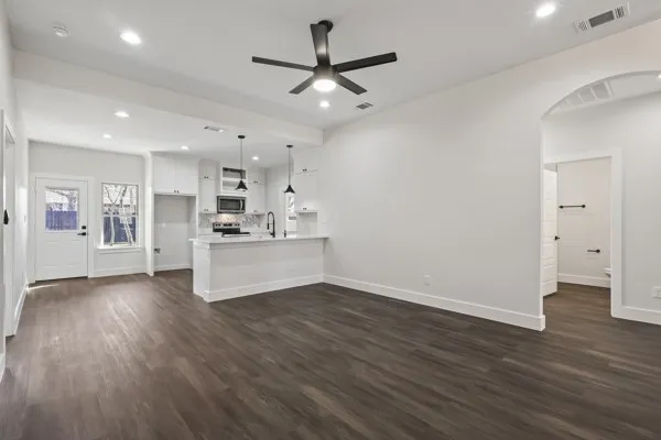 Single Family Residence For Sale in Hunt County , 612 N US Highway 69, Celeste, Texas 75423, 3 Bedrooms, 2 Bathrooms, 2 Garage spaces, 1,433 Sqft, built in 2024, Price $270,000, mls#21165413, Real Estate Agent in Celeste, Homes For Sale in Hunt county, Homes For Sale in Celeste, Realtor in Celeste Texas, Real Estate Brokerage Independent Realty Texas, Luminita Cordes Realtor