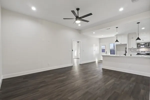 Single Family Residence For Sale in Hunt County , 612 N US Highway 69, Celeste, Texas 75423, 3 Bedrooms, 2 Bathrooms, 2 Garage spaces, 1,433 Sqft, built in 2024, Price $270,000, mls#21165413, Real Estate Agent in Celeste, Homes For Sale in Hunt county, Homes For Sale in Celeste, Realtor in Celeste Texas, Real Estate Brokerage Independent Realty Texas, Luminita Cordes Realtor