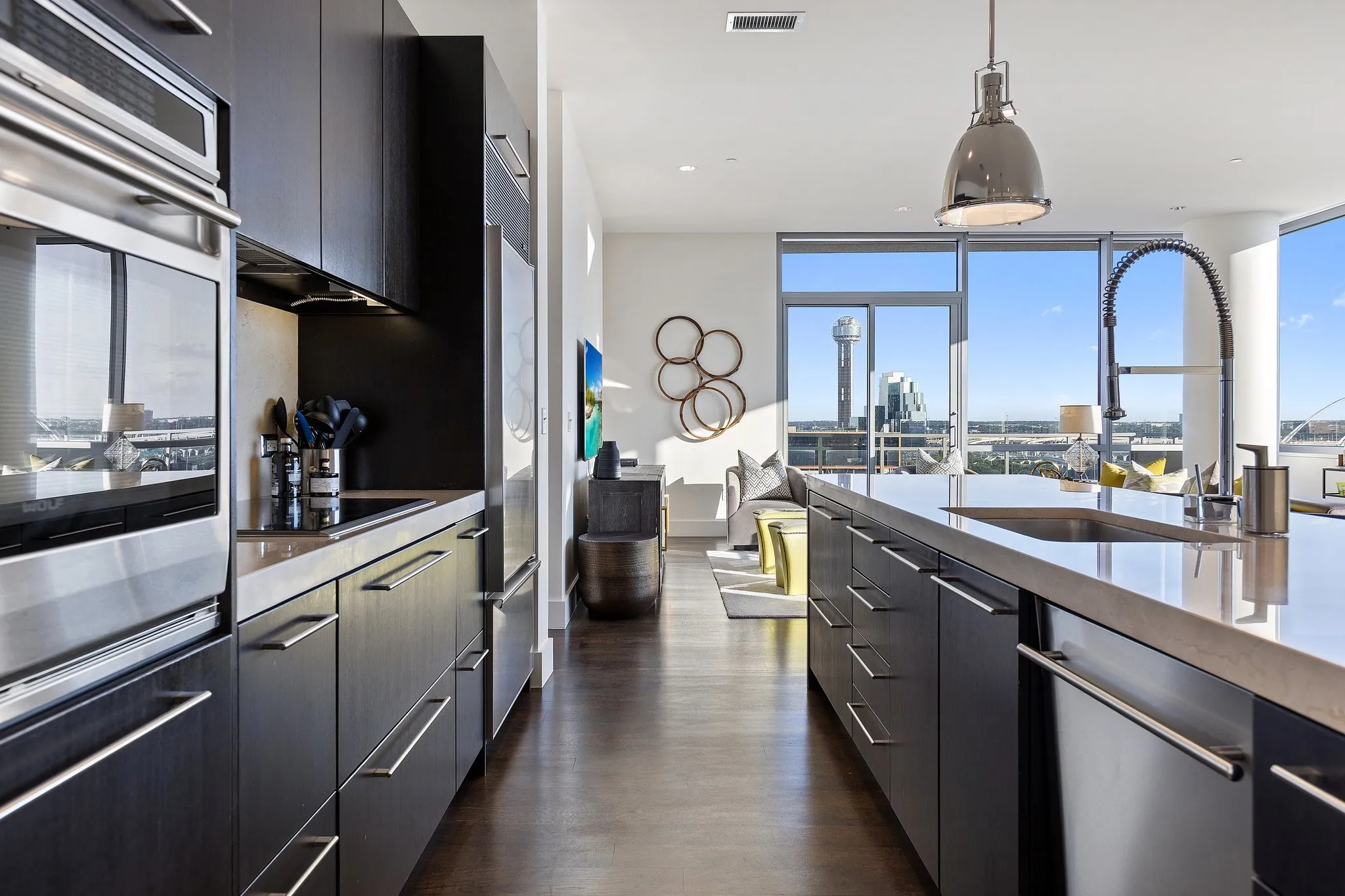 Condominium For Sale in Dallas County , 2200 Victory Avenue 1105, Dallas, Texas 75219, 1 Bedroom, 2 Bathrooms, 1 Garage spaces, 1,603 Sqft, built in 2007, Preowned, Price $650,000, mls#21164091, Real Estate Agent in Dallas, Homes For Sale in Dallas county, Homes For Sale in Dallas, Realtor in Dallas Texas, Real Estate Brokerage Independent Realty Texas, Luminita Cordes Realtor