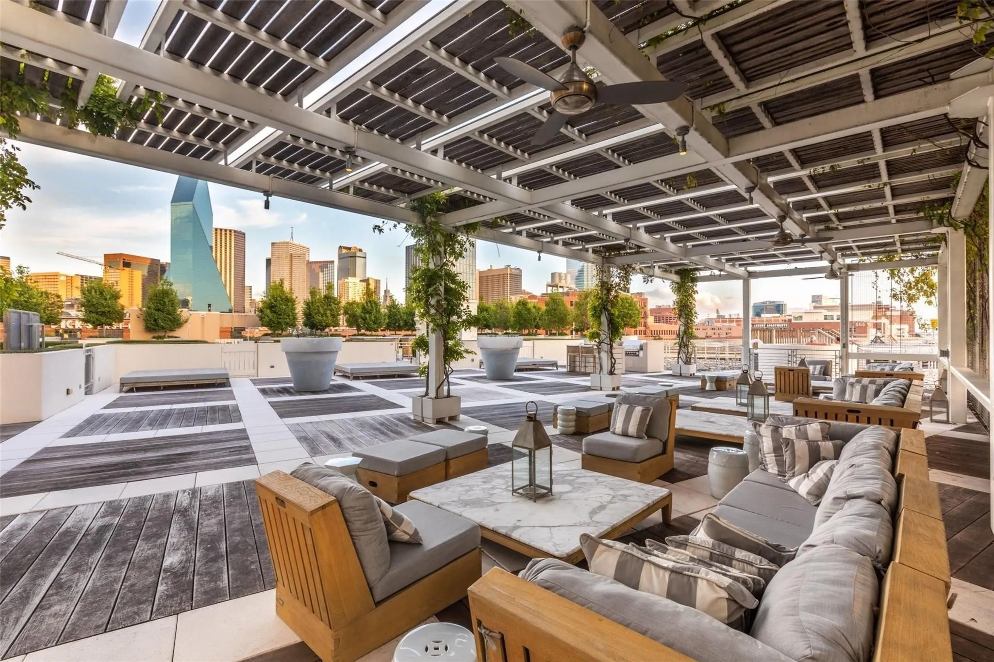 Condominium For Sale in Dallas County , 2200 Victory Avenue 1105, Dallas, Texas 75219, 1 Bedroom, 2 Bathrooms, 1 Garage spaces, 1,603 Sqft, built in 2007, Preowned, Price $650,000, mls#21164091, Real Estate Agent in Dallas, Homes For Sale in Dallas county, Homes For Sale in Dallas, Realtor in Dallas Texas, Real Estate Brokerage Independent Realty Texas, Luminita Cordes Realtor