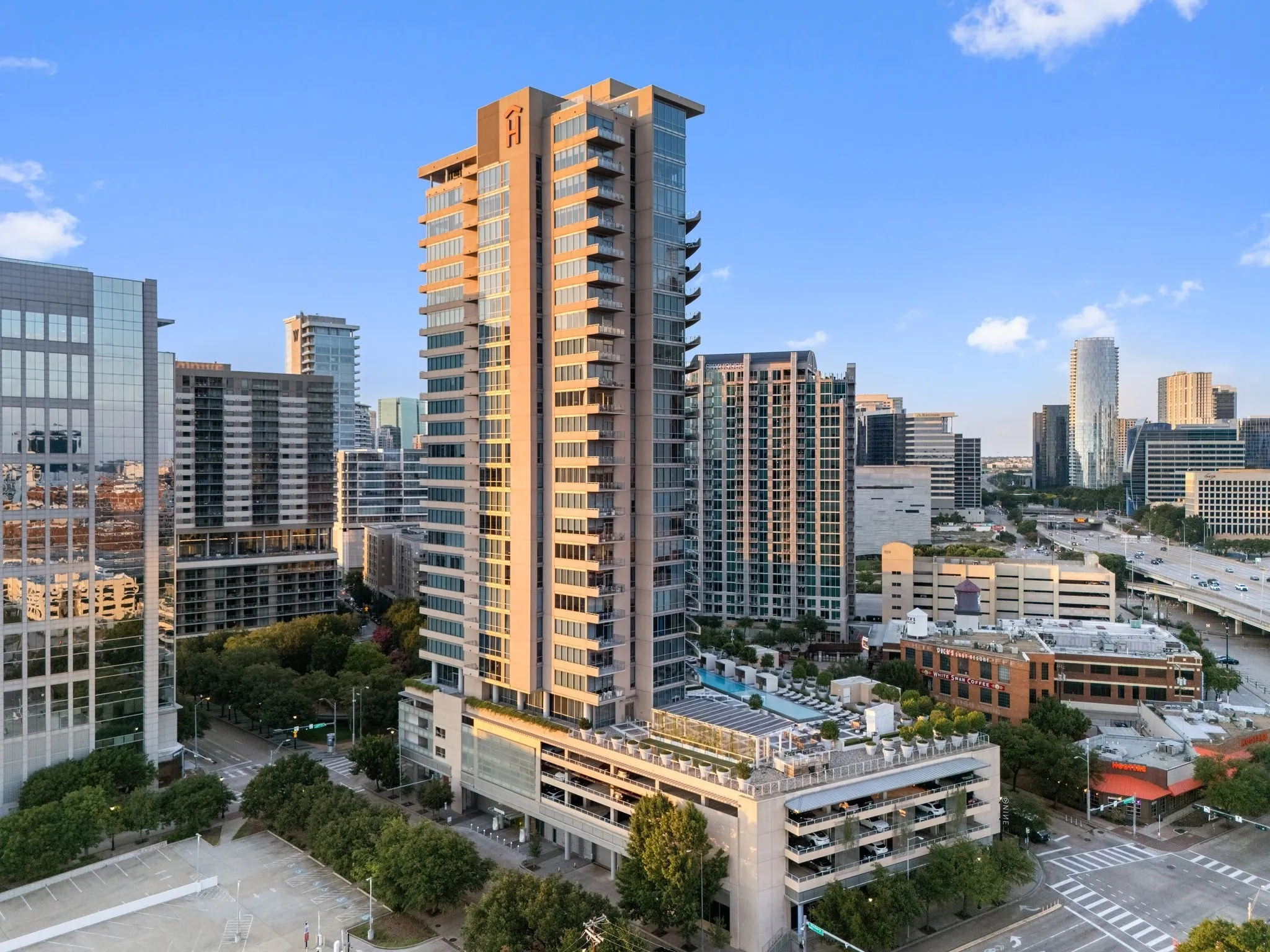 Condominium For Sale in Dallas County , 2200 Victory Avenue 1105, Dallas, Texas 75219, 1 Bedroom, 2 Bathrooms, 1 Garage spaces, 1,603 Sqft, built in 2007, Preowned, Price $650,000, mls#21164091, Real Estate Agent in Dallas, Homes For Sale in Dallas county, Homes For Sale in Dallas, Realtor in Dallas Texas, Real Estate Brokerage Independent Realty Texas, Luminita Cordes Realtor