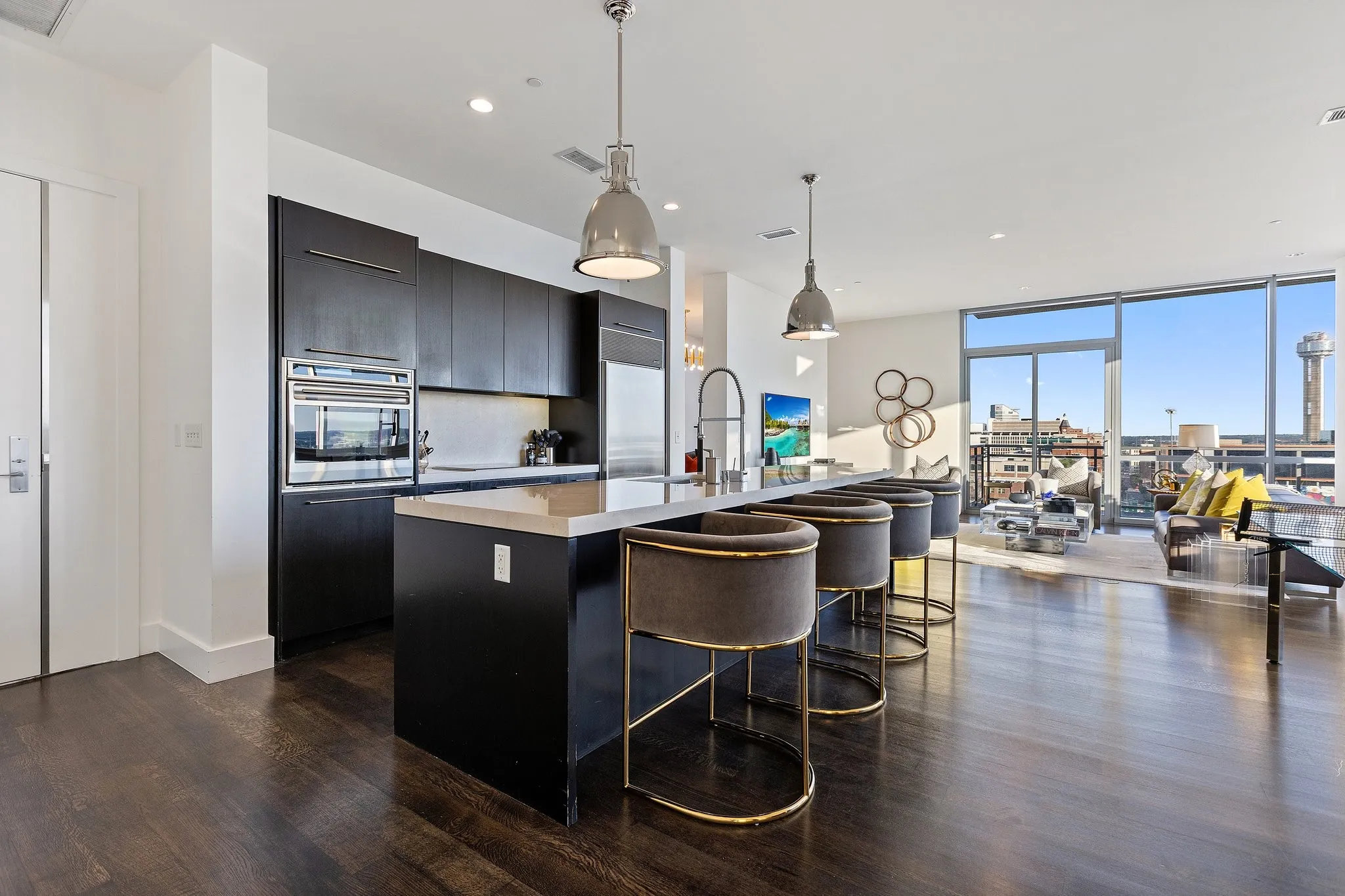 Condominium For Sale in Dallas County , 2200 Victory Avenue 1105, Dallas, Texas 75219, 1 Bedroom, 2 Bathrooms, 1 Garage spaces, 1,603 Sqft, built in 2007, Preowned, Price $650,000, mls#21164091, Real Estate Agent in Dallas, Homes For Sale in Dallas county, Homes For Sale in Dallas, Realtor in Dallas Texas, Real Estate Brokerage Independent Realty Texas, Luminita Cordes Realtor