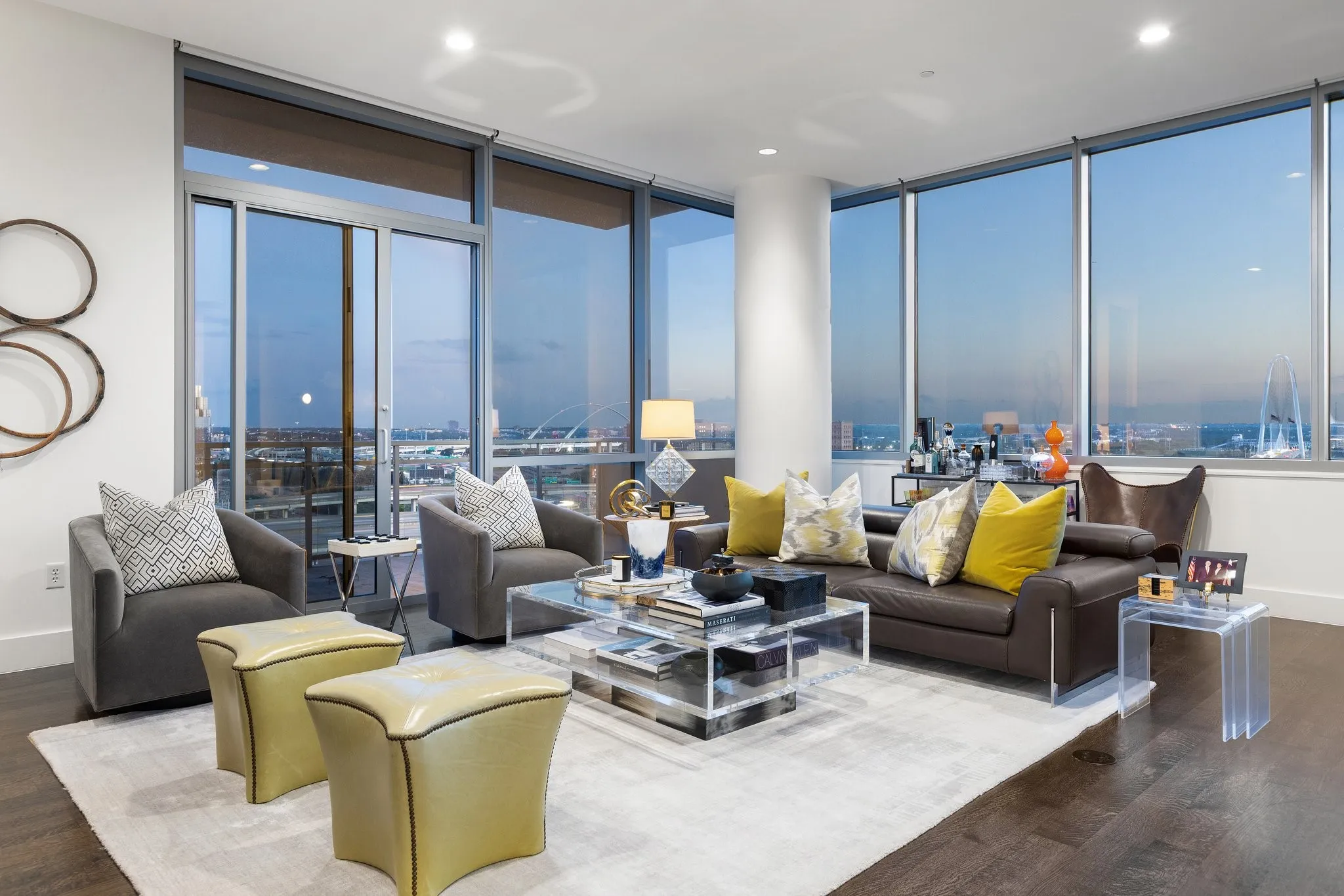Condominium For Sale in Dallas County , 2200 Victory Avenue 1105, Dallas, Texas 75219, 1 Bedroom, 2 Bathrooms, 1 Garage spaces, 1,603 Sqft, built in 2007, Preowned, Price $650,000, mls#21164091, Real Estate Agent in Dallas, Homes For Sale in Dallas county, Homes For Sale in Dallas, Realtor in Dallas Texas, Real Estate Brokerage Independent Realty Texas, Luminita Cordes Realtor