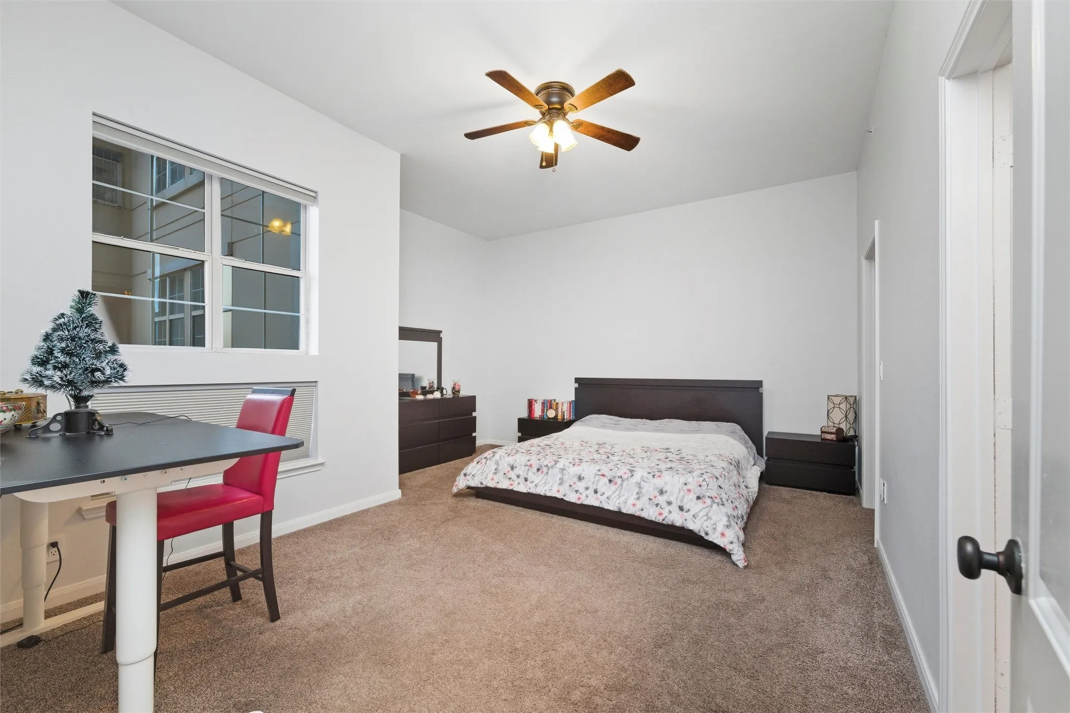 Condominium For Sale in Dallas County , 3225 Turtle Creek Boulevard 829, Dallas, Texas 75219, 2 Bedroom, 2 Bathroom, 2 Garage spaces, 1,267 Sqft, built in 1998, mls#21159324, Real Estate Agent in Dallas, Homes For Sale in Dallas county, Homes For Sale in Dallas, Realtor in Dallas Texas, Real Estate Brokerage Independent Realty Texas, Luminita Cordes Realtor