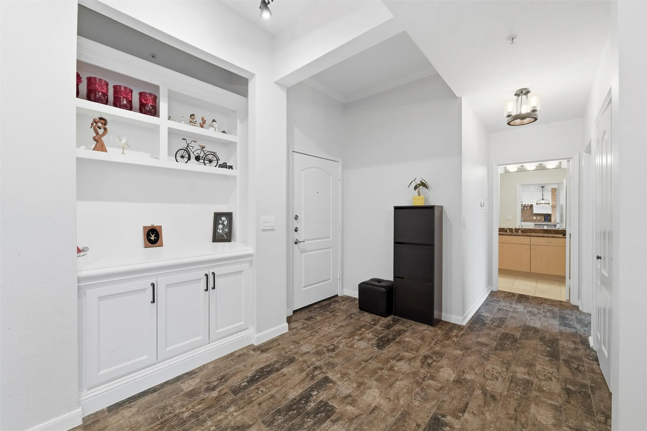 Condominium For Sale in Dallas County , 3225 Turtle Creek Boulevard 829, Dallas, Texas 75219, 2 Bedroom, 2 Bathroom, 2 Garage spaces, 1,267 Sqft, built in 1998, mls#21159324, Real Estate Agent in Dallas, Homes For Sale in Dallas county, Homes For Sale in Dallas, Realtor in Dallas Texas, Real Estate Brokerage Independent Realty Texas, Luminita Cordes Realtor