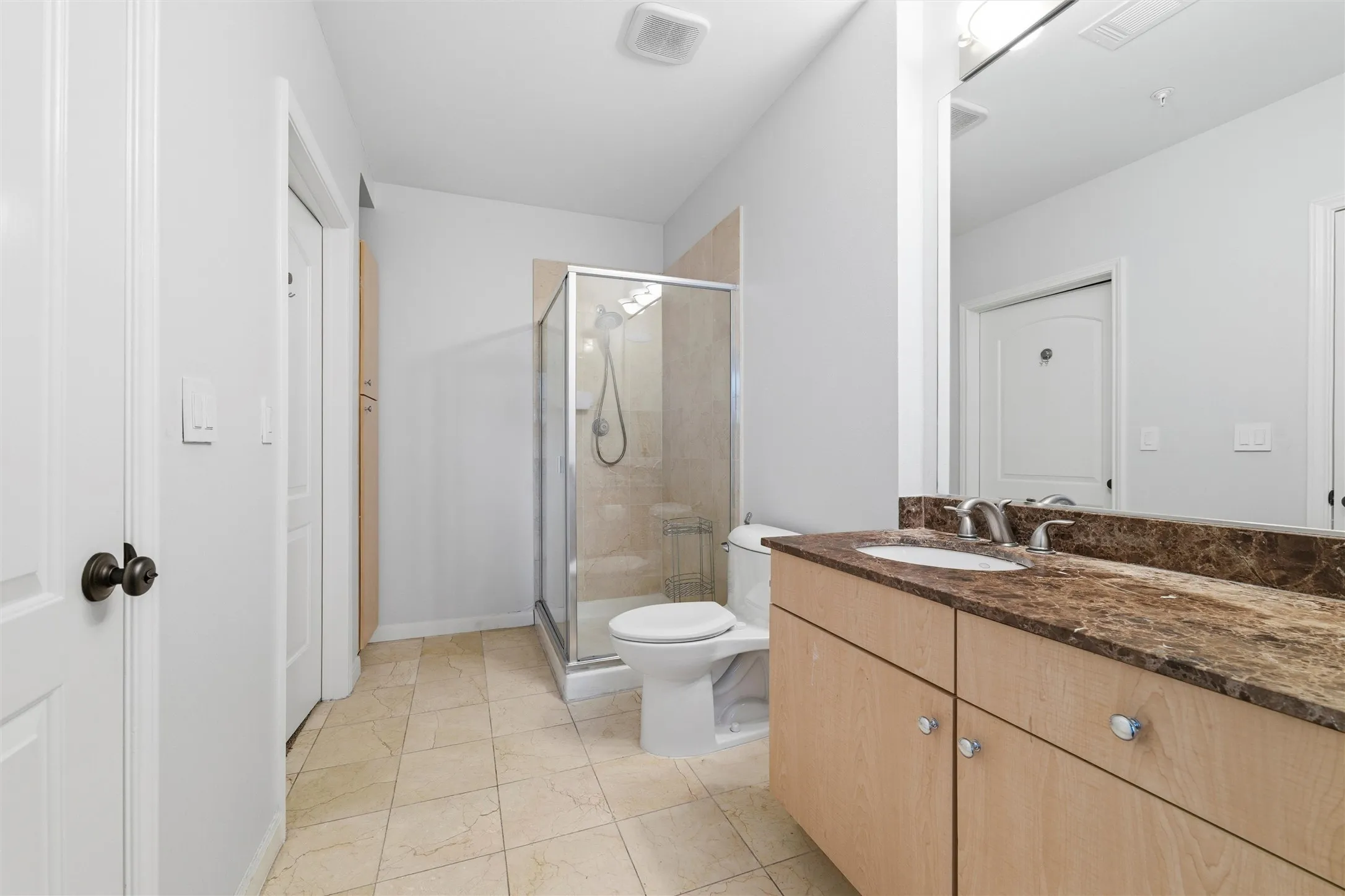 Condominium For Sale in Dallas County , 3225 Turtle Creek Boulevard 829, Dallas, Texas 75219, 2 Bedroom, 2 Bathroom, 2 Garage spaces, 1,267 Sqft, built in 1998, mls#21159324, Real Estate Agent in Dallas, Homes For Sale in Dallas county, Homes For Sale in Dallas, Realtor in Dallas Texas, Real Estate Brokerage Independent Realty Texas, Luminita Cordes Realtor