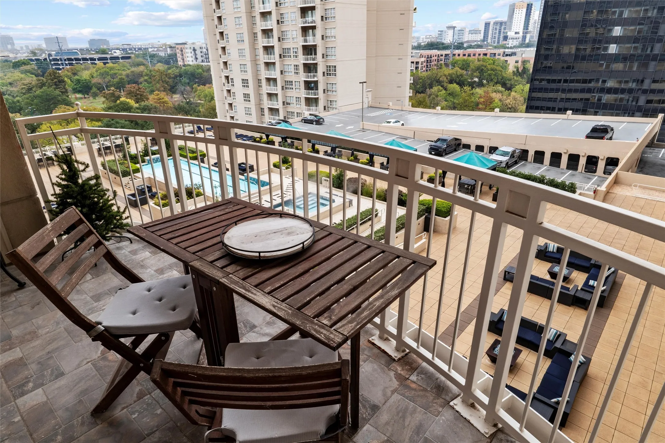 Condominium For Sale in Dallas County , 3225 Turtle Creek Boulevard 829, Dallas, Texas 75219, 2 Bedroom, 2 Bathroom, 2 Garage spaces, 1,267 Sqft, built in 1998, mls#21159324, Real Estate Agent in Dallas, Homes For Sale in Dallas county, Homes For Sale in Dallas, Realtor in Dallas Texas, Real Estate Brokerage Independent Realty Texas, Luminita Cordes Realtor