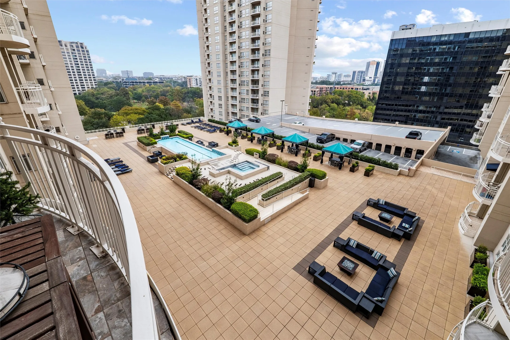 Condominium For Sale in Dallas County , 3225 Turtle Creek Boulevard 829, Dallas, Texas 75219, 2 Bedroom, 2 Bathroom, 2 Garage spaces, 1,267 Sqft, built in 1998, mls#21159324, Real Estate Agent in Dallas, Homes For Sale in Dallas county, Homes For Sale in Dallas, Realtor in Dallas Texas, Real Estate Brokerage Independent Realty Texas, Luminita Cordes Realtor