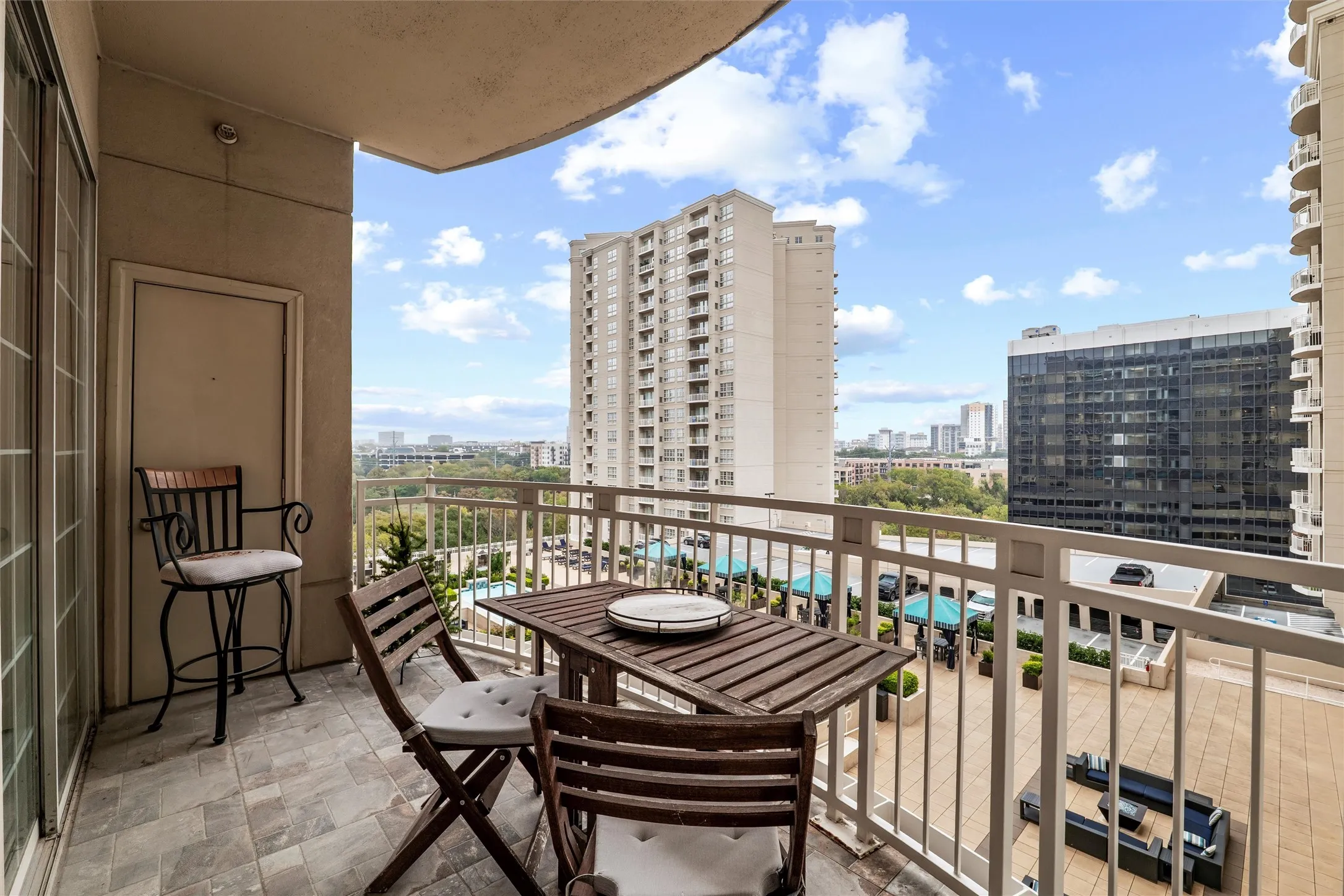 Condominium For Sale in Dallas County , 3225 Turtle Creek Boulevard 829, Dallas, Texas 75219, 2 Bedroom, 2 Bathroom, 2 Garage spaces, 1,267 Sqft, built in 1998, mls#21159324, Real Estate Agent in Dallas, Homes For Sale in Dallas county, Homes For Sale in Dallas, Realtor in Dallas Texas, Real Estate Brokerage Independent Realty Texas, Luminita Cordes Realtor