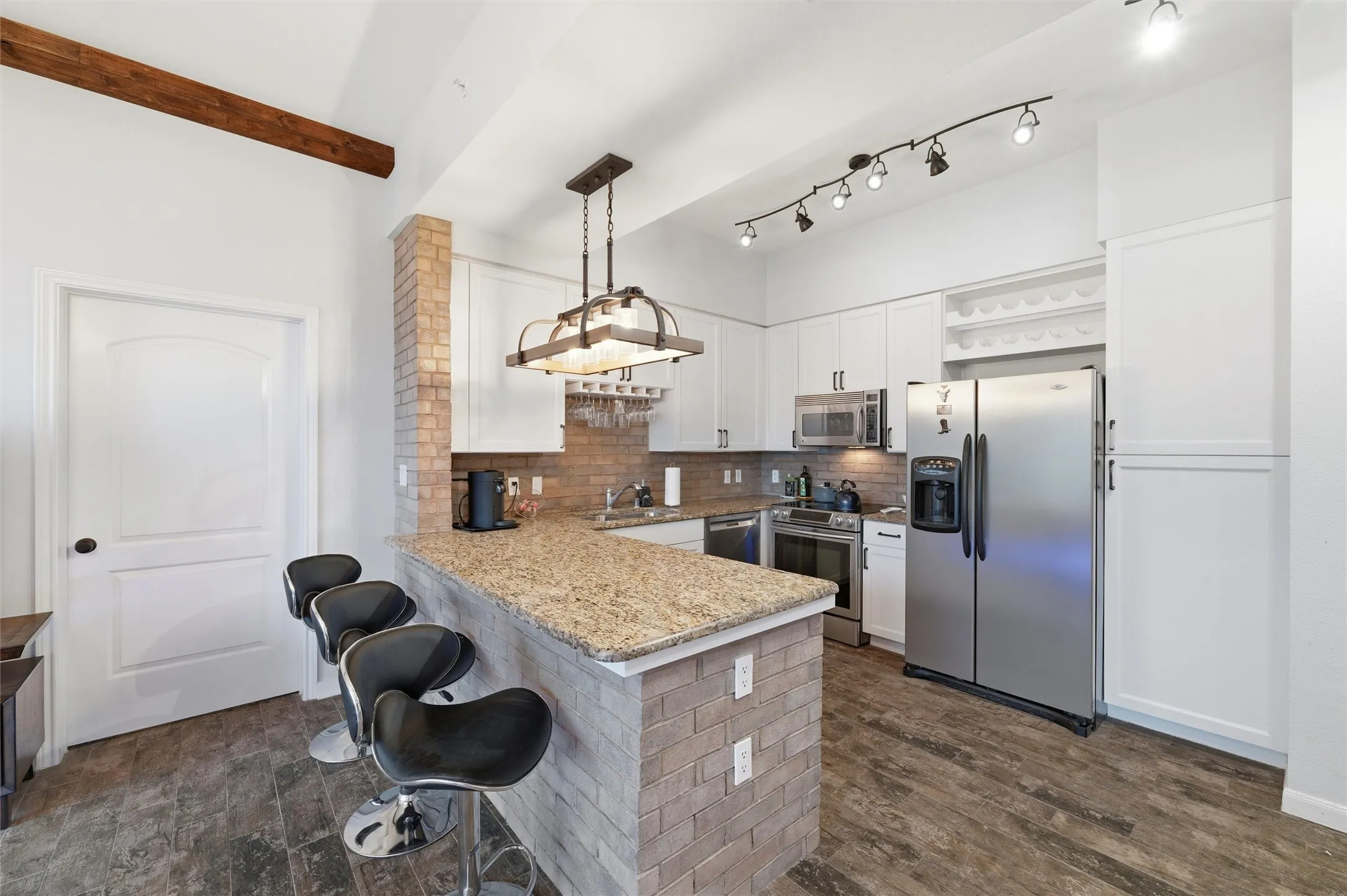 Condominium For Sale in Dallas County , 3225 Turtle Creek Boulevard 829, Dallas, Texas 75219, 2 Bedroom, 2 Bathroom, 2 Garage spaces, 1,267 Sqft, built in 1998, mls#21159324, Real Estate Agent in Dallas, Homes For Sale in Dallas county, Homes For Sale in Dallas, Realtor in Dallas Texas, Real Estate Brokerage Independent Realty Texas, Luminita Cordes Realtor