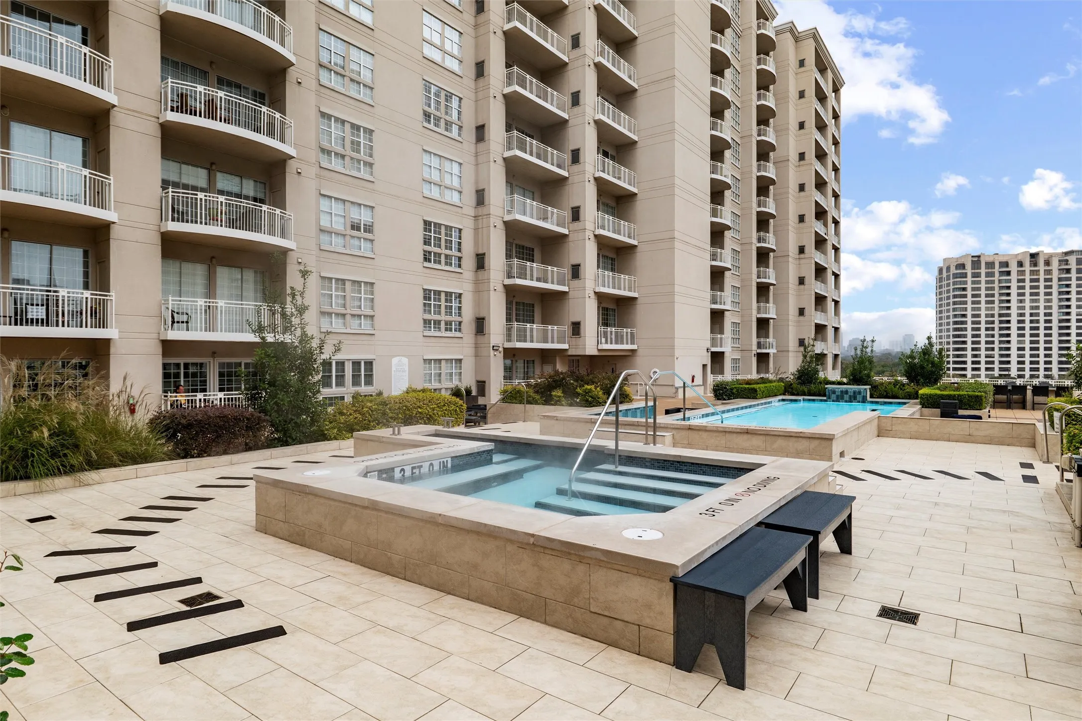 Condominium For Sale in Dallas County , 3225 Turtle Creek Boulevard 829, Dallas, Texas 75219, 2 Bedroom, 2 Bathroom, 2 Garage spaces, 1,267 Sqft, built in 1998, mls#21159324, Real Estate Agent in Dallas, Homes For Sale in Dallas county, Homes For Sale in Dallas, Realtor in Dallas Texas, Real Estate Brokerage Independent Realty Texas, Luminita Cordes Realtor