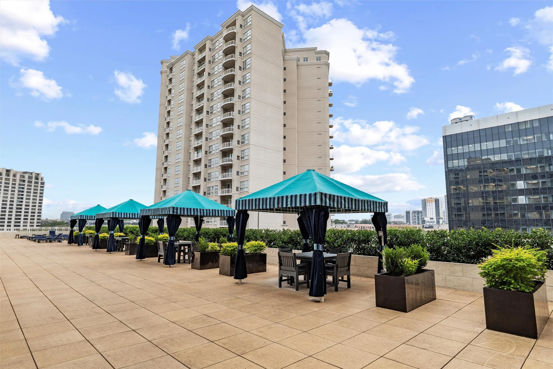 Condominium For Sale in Dallas County , 3225 Turtle Creek Boulevard 829, Dallas, Texas 75219, 2 Bedroom, 2 Bathroom, 2 Garage spaces, 1,267 Sqft, built in 1998, mls#21159324, Real Estate Agent in Dallas, Homes For Sale in Dallas county, Homes For Sale in Dallas, Realtor in Dallas Texas, Real Estate Brokerage Independent Realty Texas, Luminita Cordes Realtor