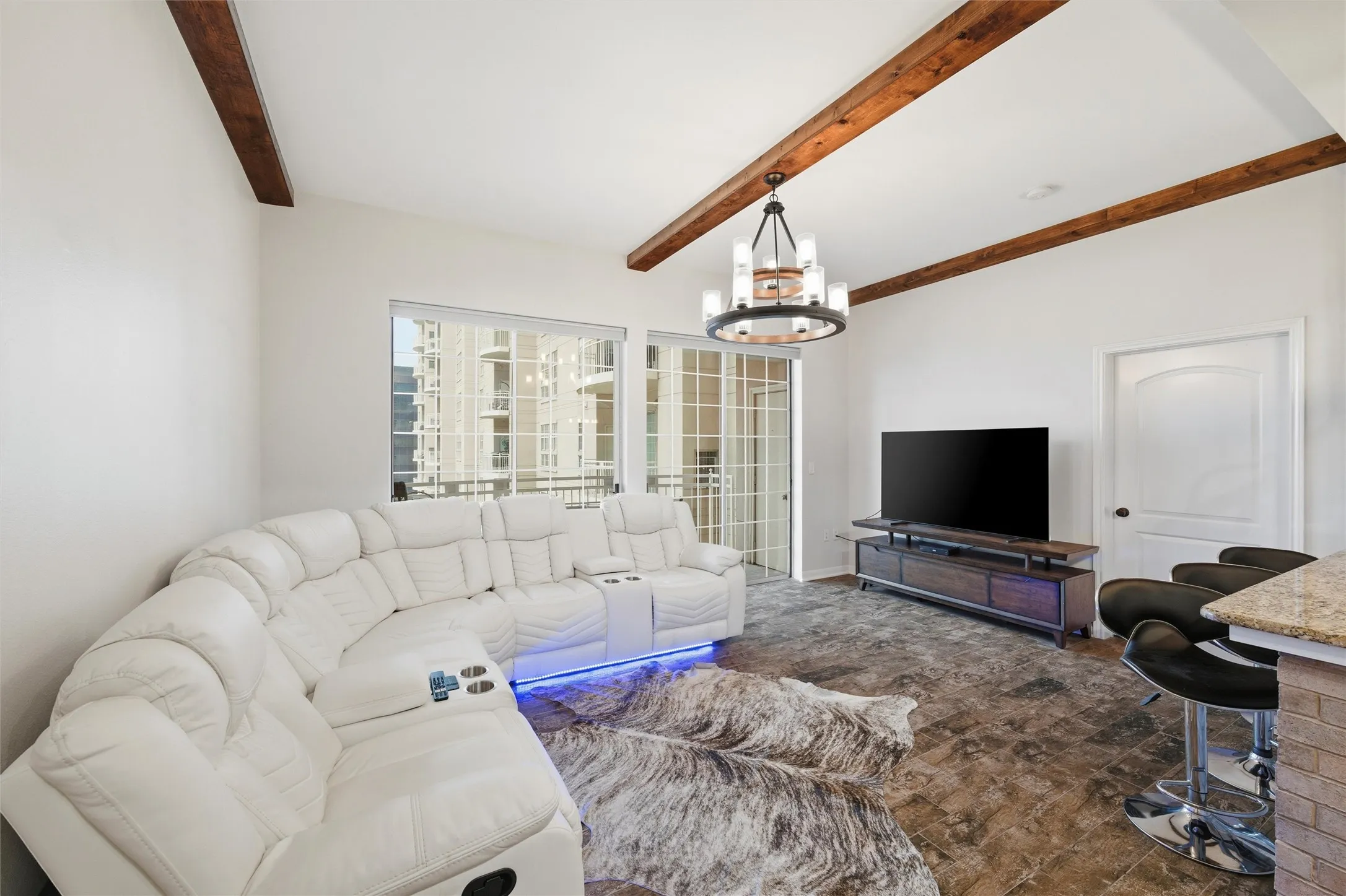 Condominium For Sale in Dallas County , 3225 Turtle Creek Boulevard 829, Dallas, Texas 75219, 2 Bedroom, 2 Bathroom, 2 Garage spaces, 1,267 Sqft, built in 1998, mls#21159324, Real Estate Agent in Dallas, Homes For Sale in Dallas county, Homes For Sale in Dallas, Realtor in Dallas Texas, Real Estate Brokerage Independent Realty Texas, Luminita Cordes Realtor