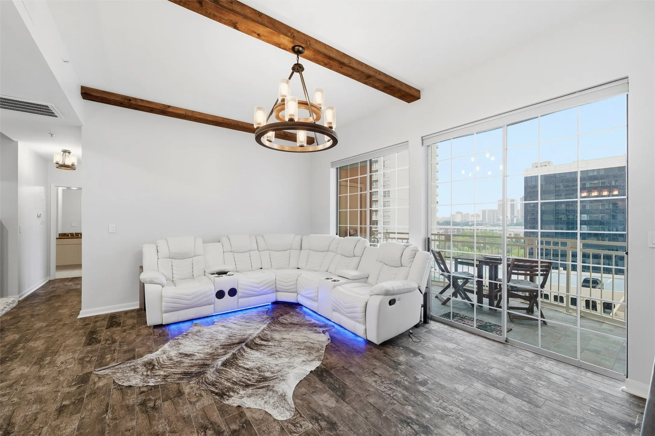 Condominium For Sale in Dallas County , 3225 Turtle Creek Boulevard 829, Dallas, Texas 75219, 2 Bedroom, 2 Bathroom, 2 Garage spaces, 1,267 Sqft, built in 1998, mls#21159324, Real Estate Agent in Dallas, Homes For Sale in Dallas county, Homes For Sale in Dallas, Realtor in Dallas Texas, Real Estate Brokerage Independent Realty Texas, Luminita Cordes Realtor