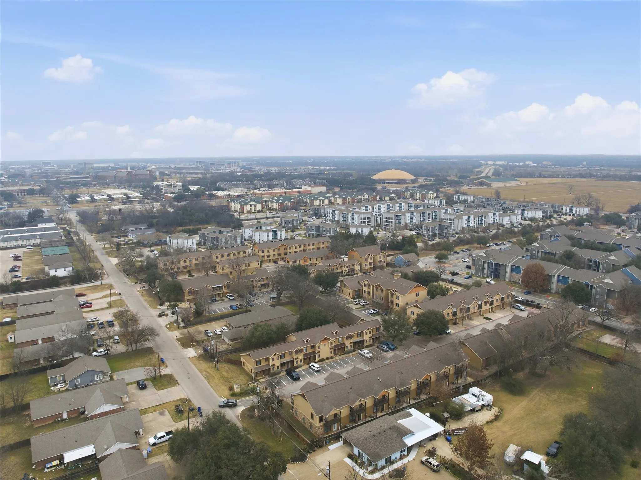 gated community conveniently located 3 minute drive to Baylor University campus