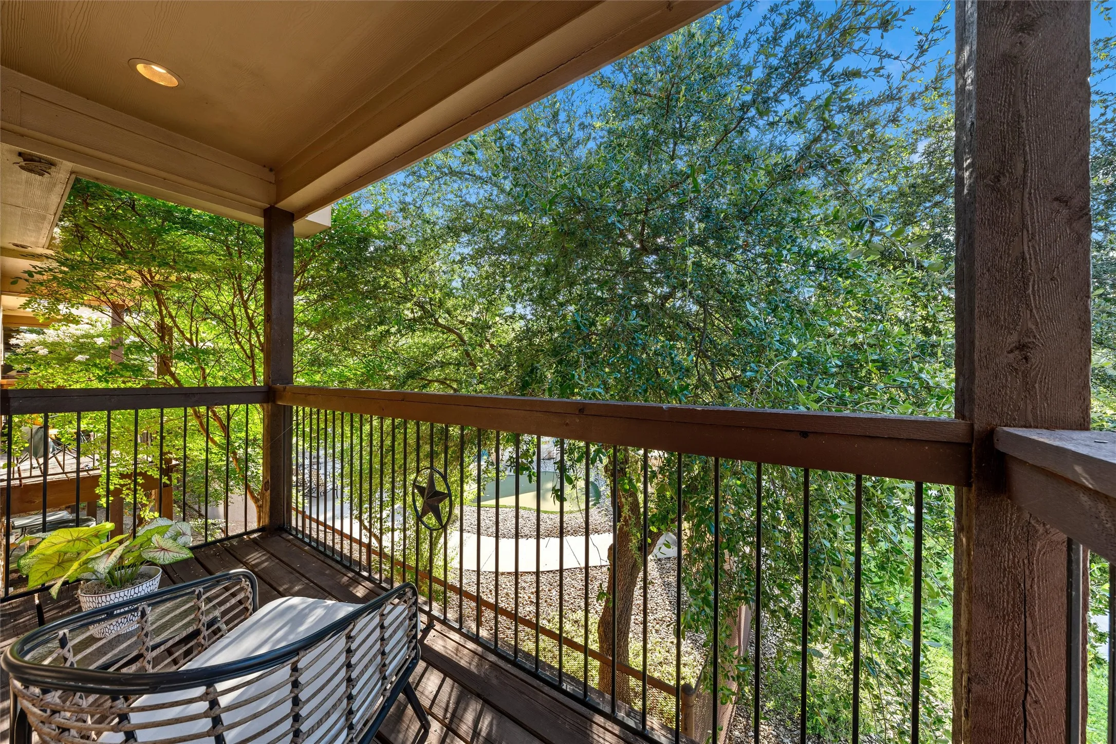 upstairs balcony overlooks pool and volleyball court